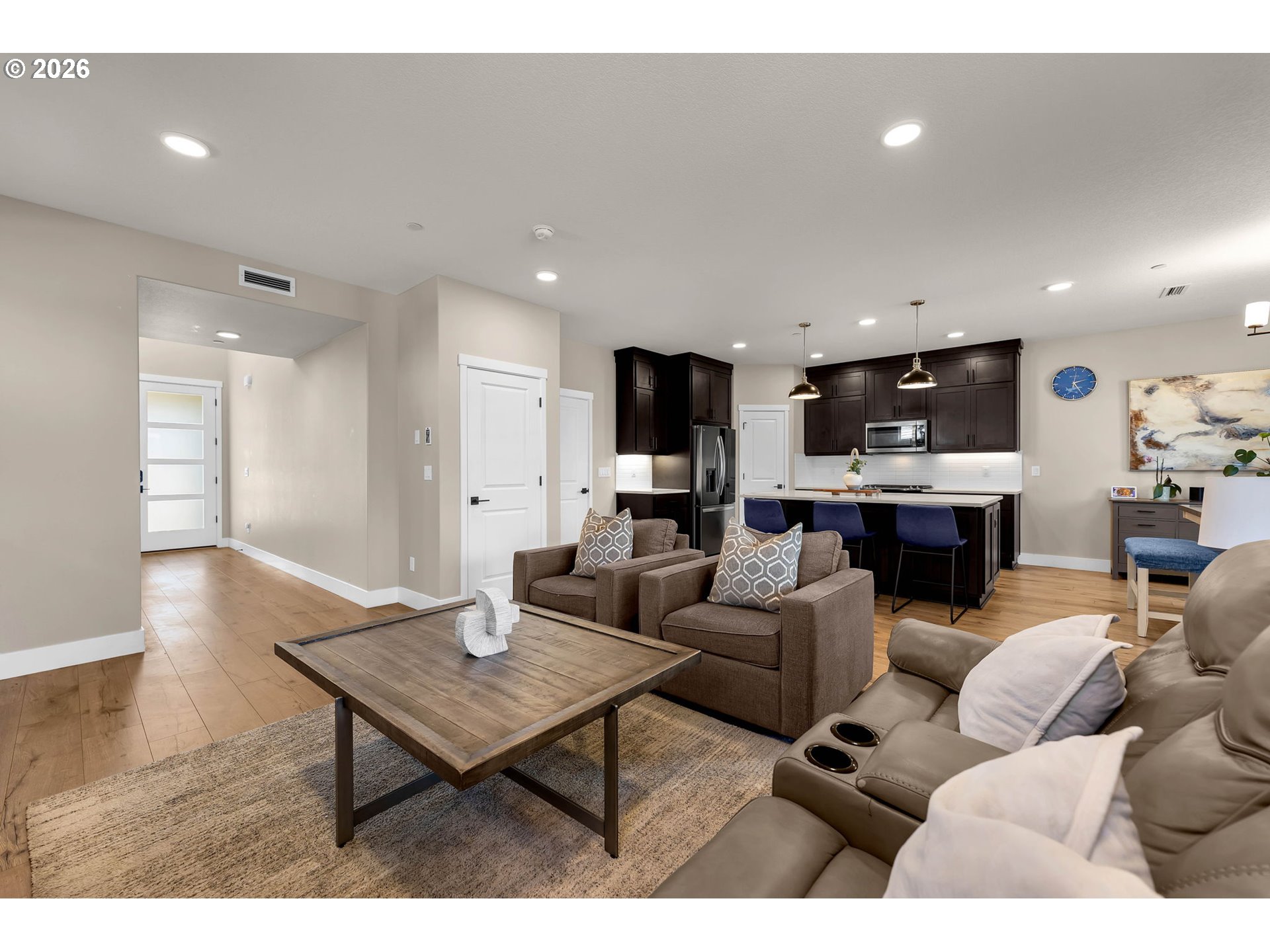 329 W LAUREL ST