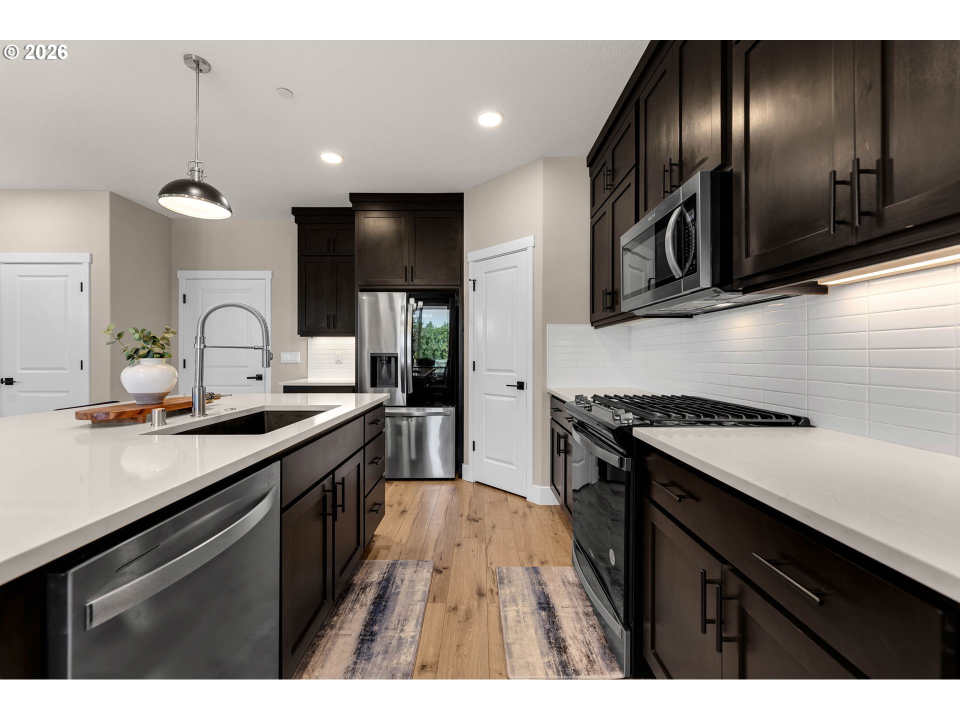 329 W LAUREL ST