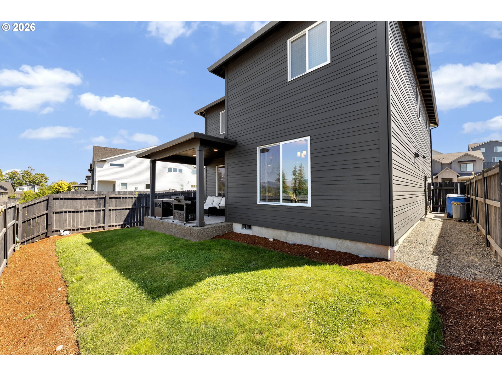 329 W LAUREL ST