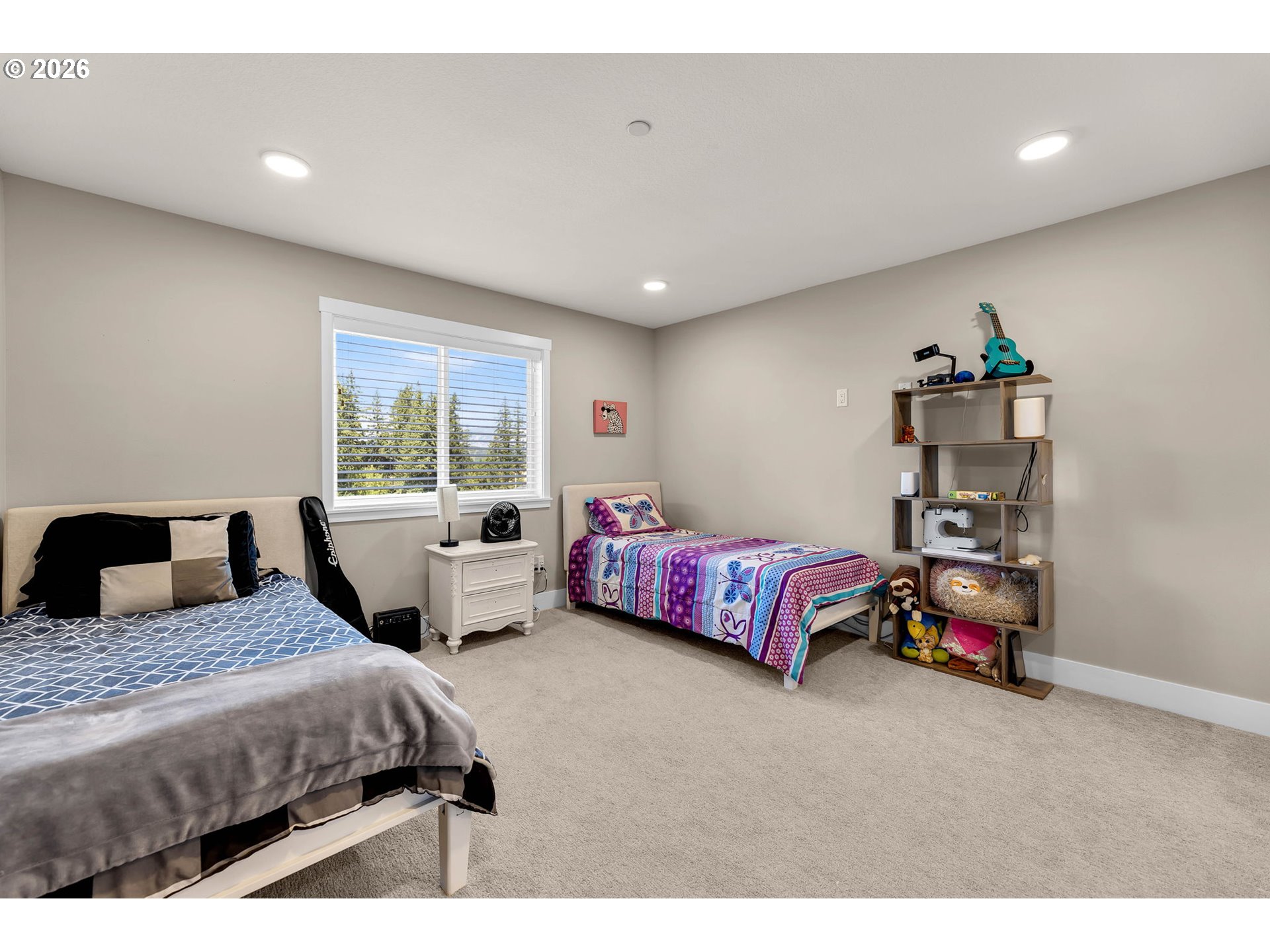329 W LAUREL ST