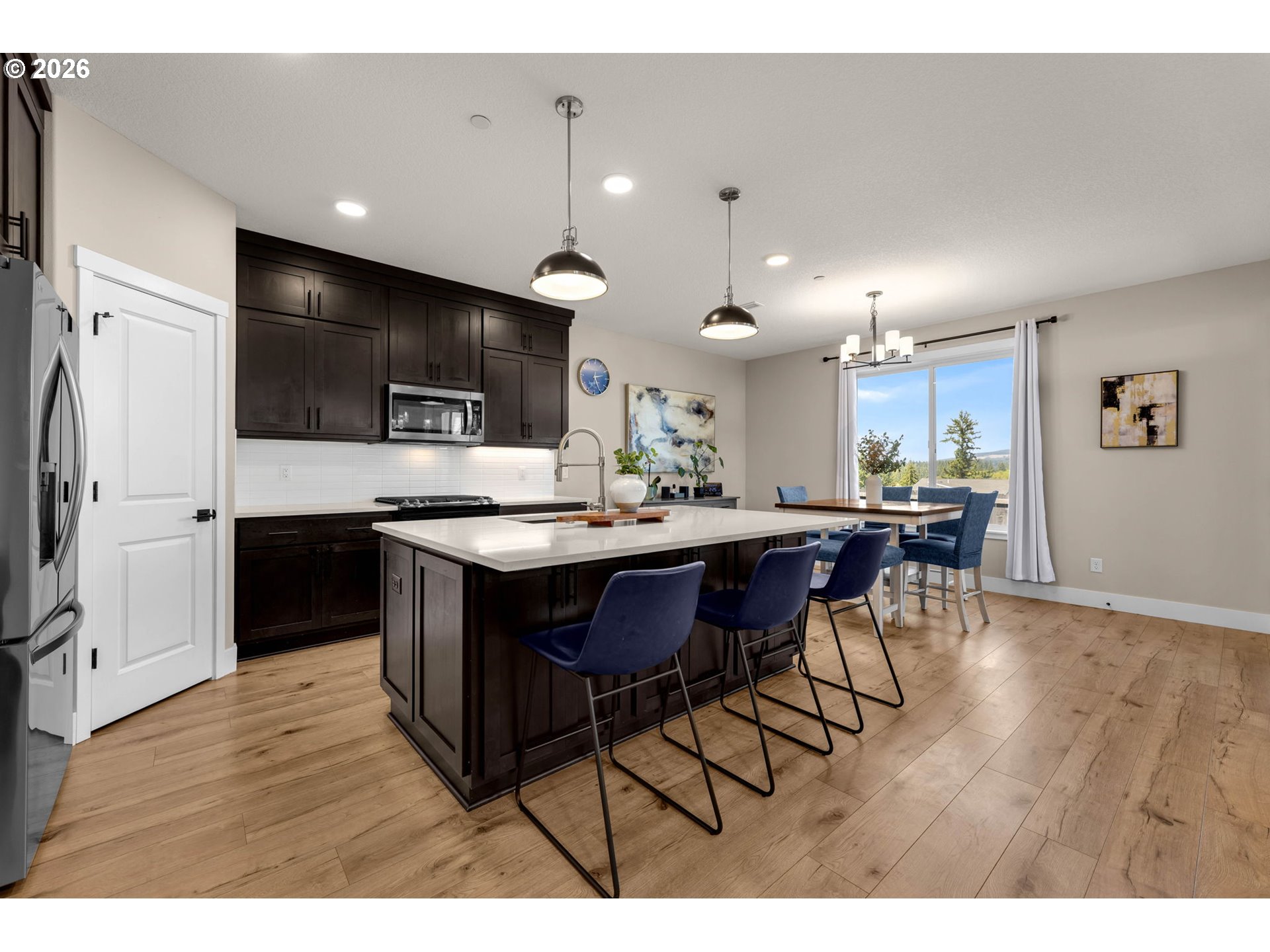 329 W LAUREL ST