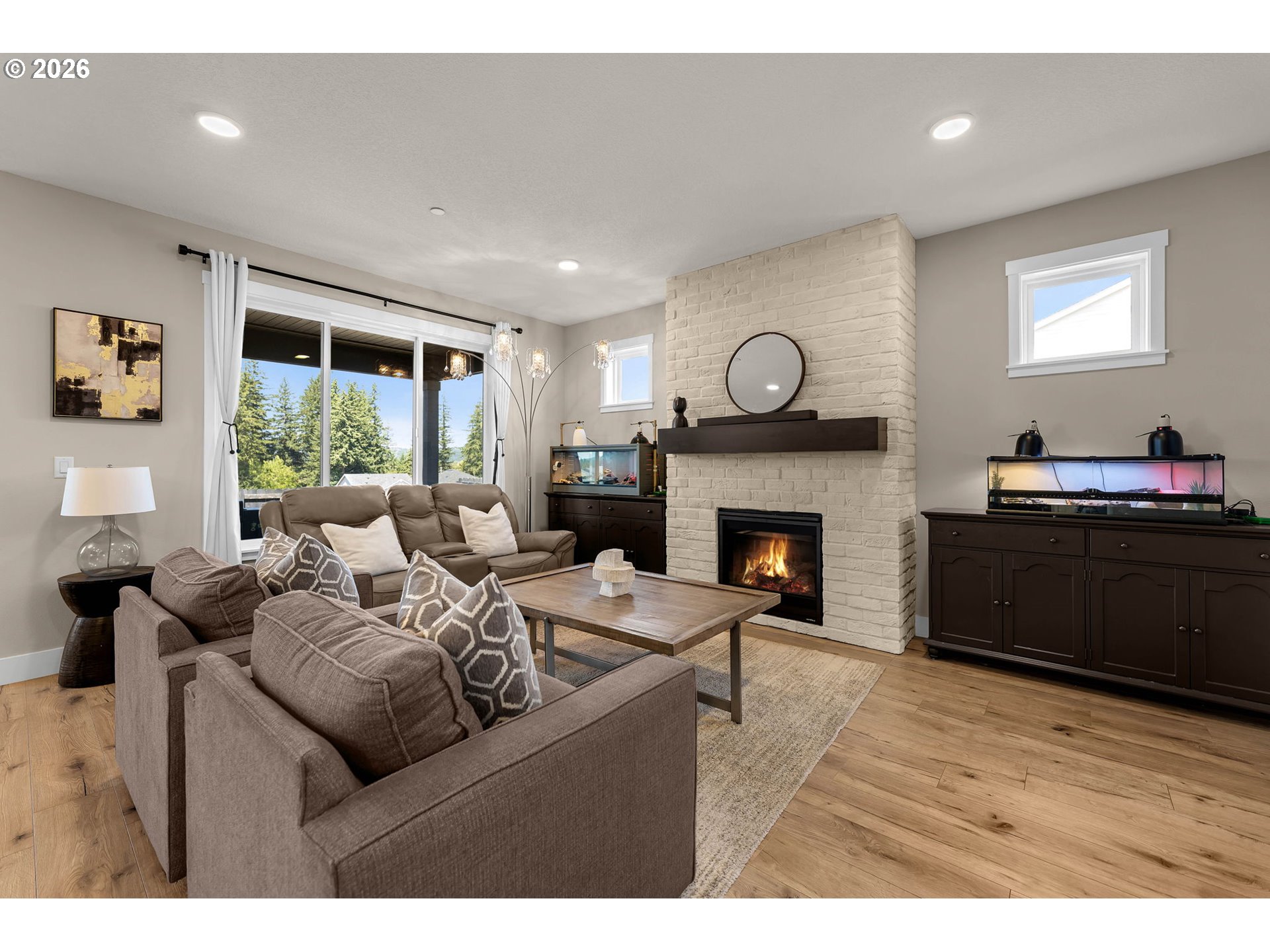 329 W LAUREL ST