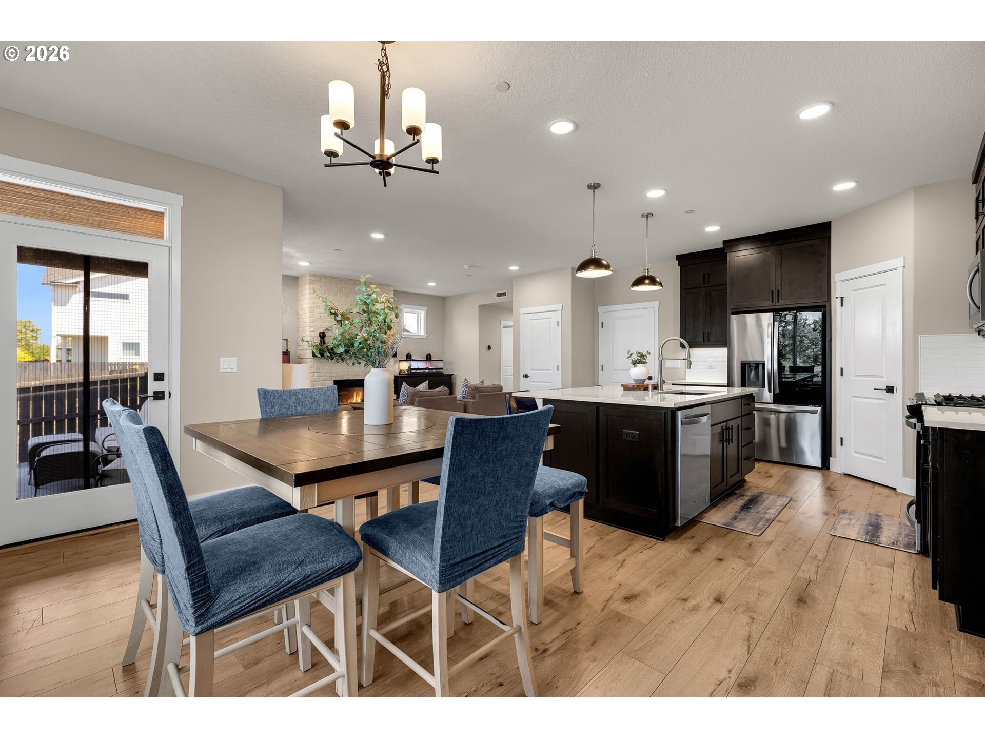 329 W LAUREL ST