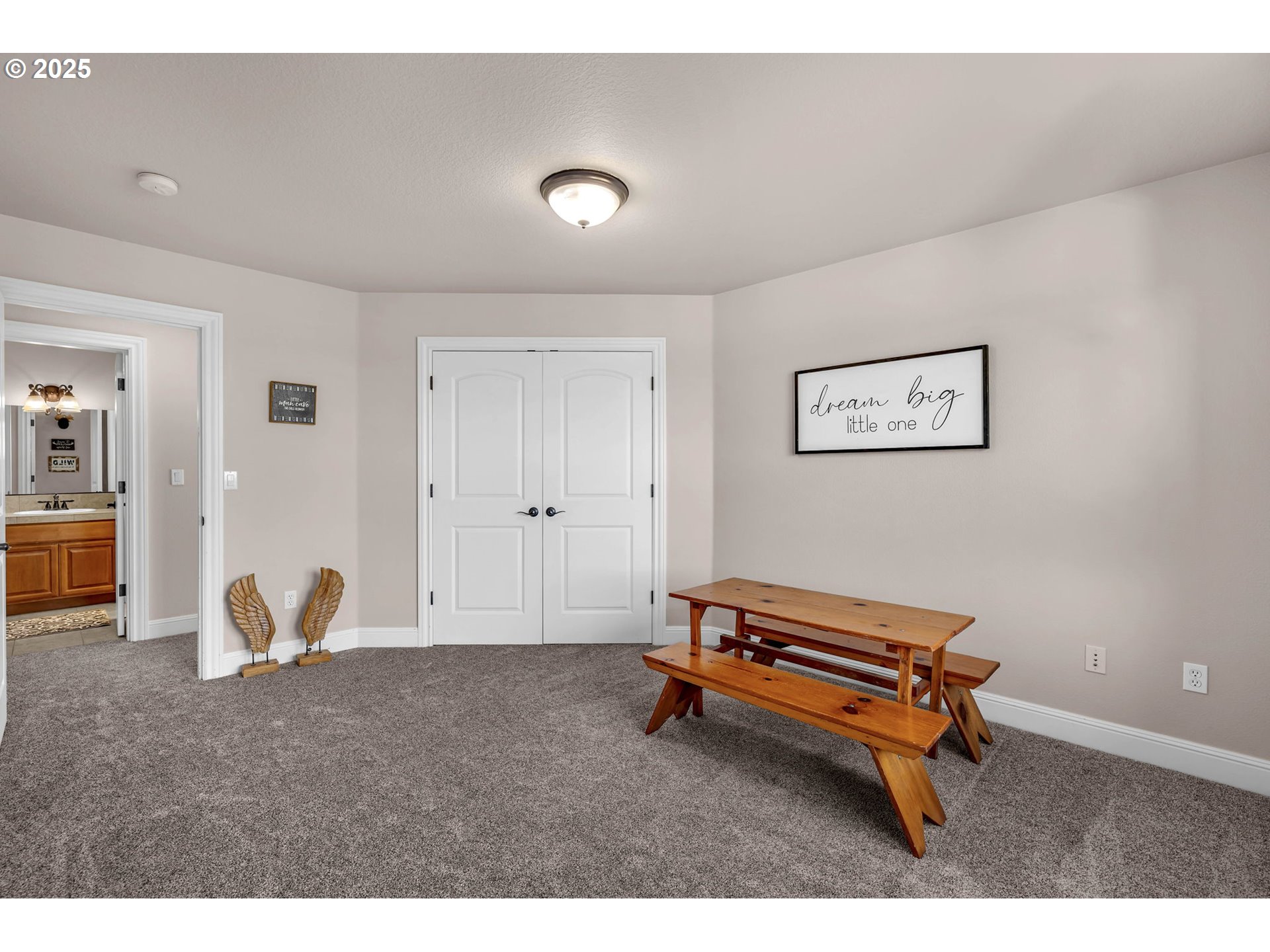 1623 S PHOEBE DR