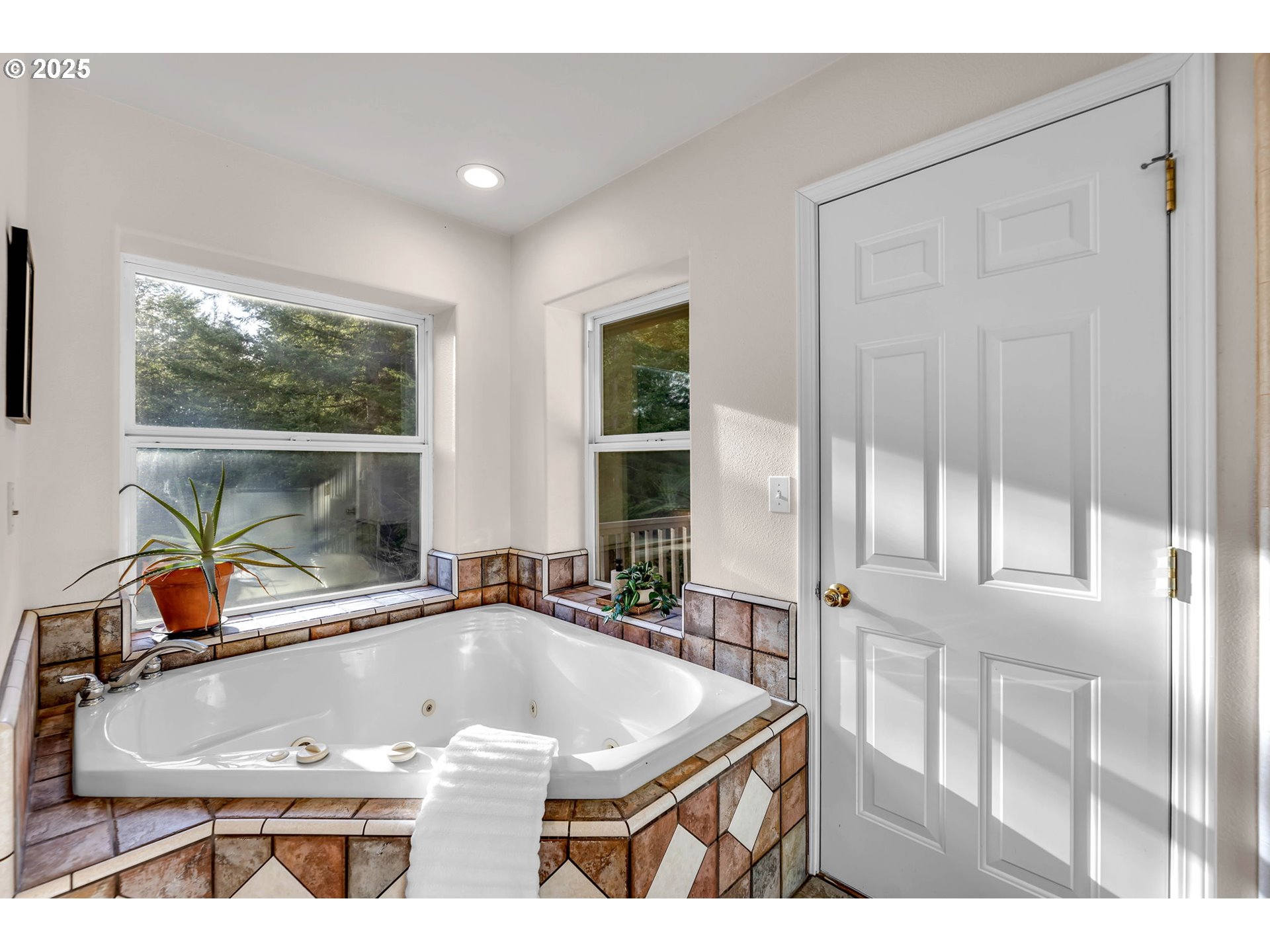 9721 NE LIVINGSTON MOUNTAIN CT