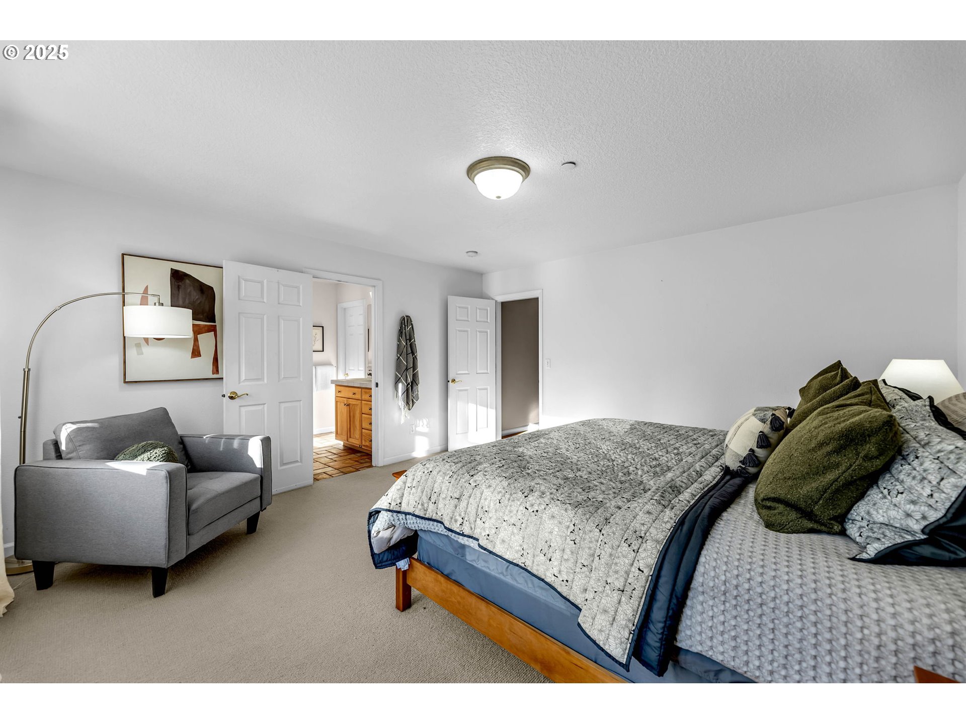 9721 NE LIVINGSTON MOUNTAIN CT