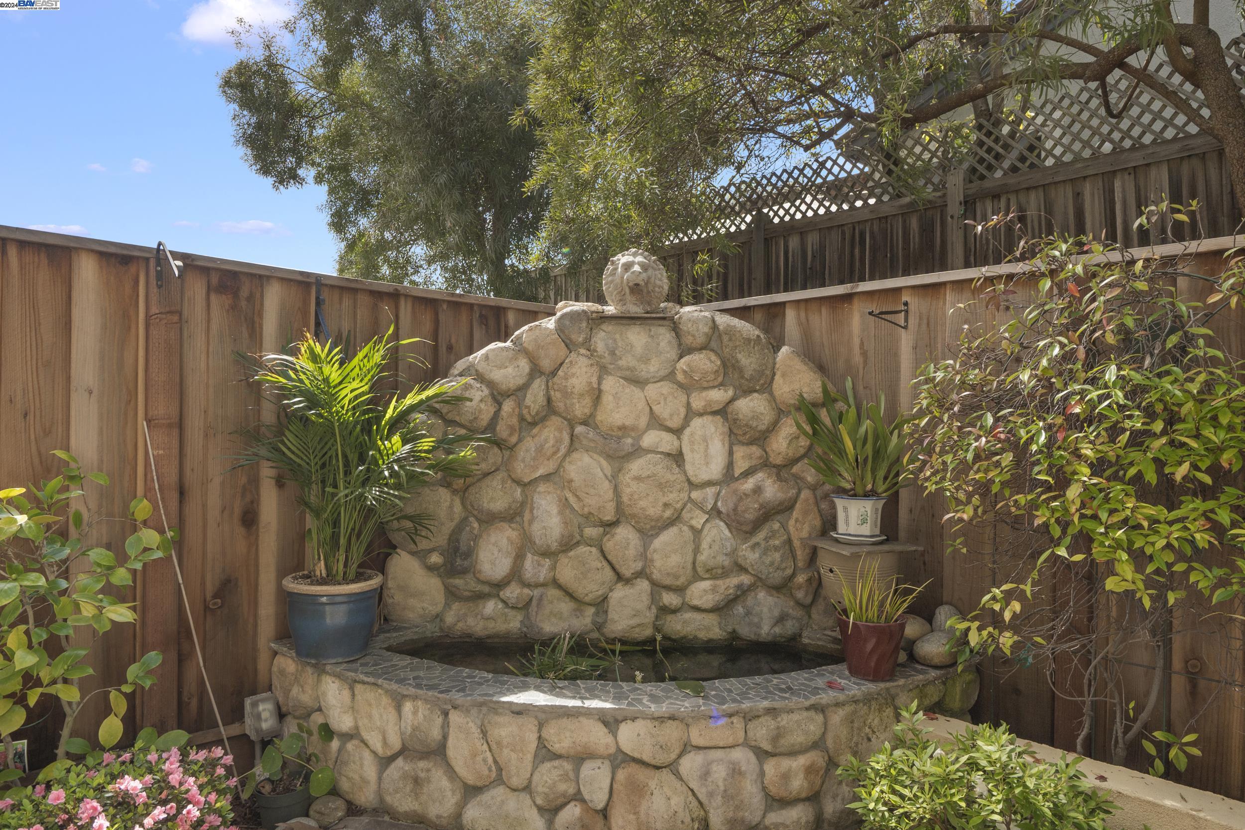 22115 W Lyndon Loop