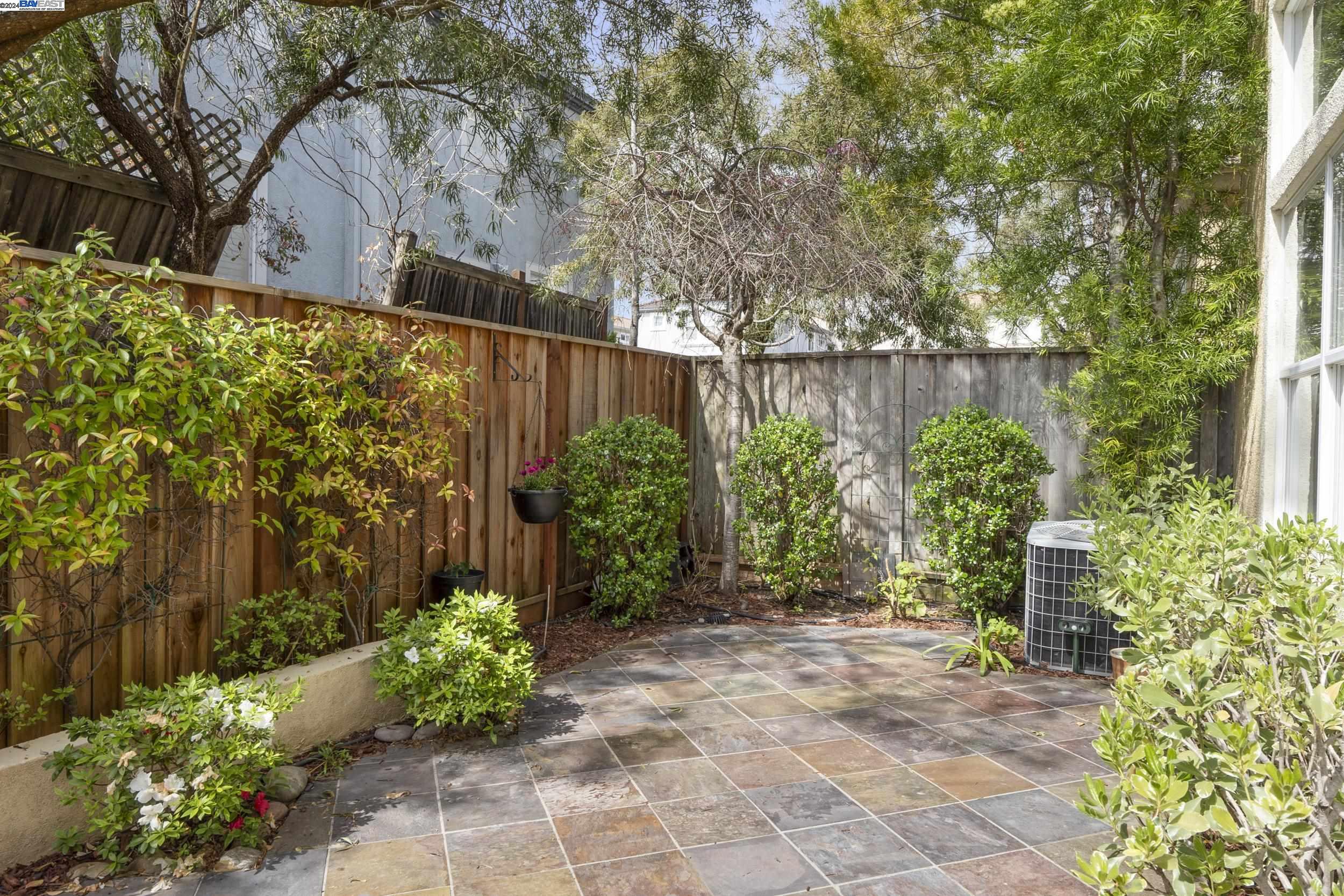 22115 W Lyndon Loop
