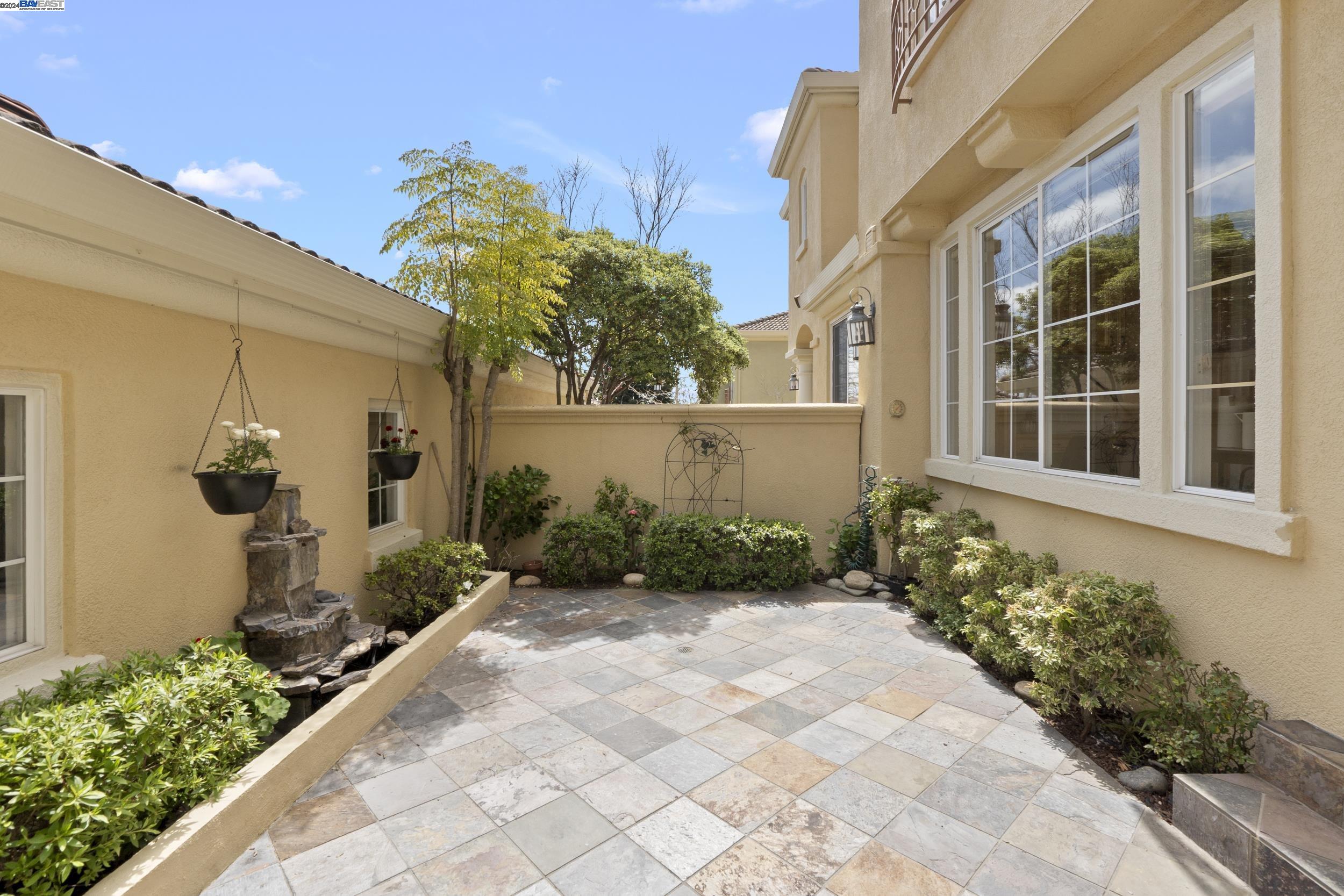 22115 W Lyndon Loop