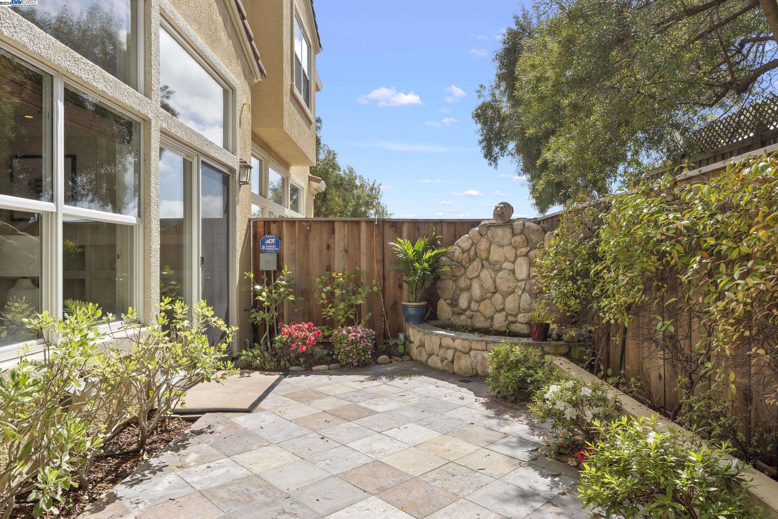 22115 W Lyndon Loop