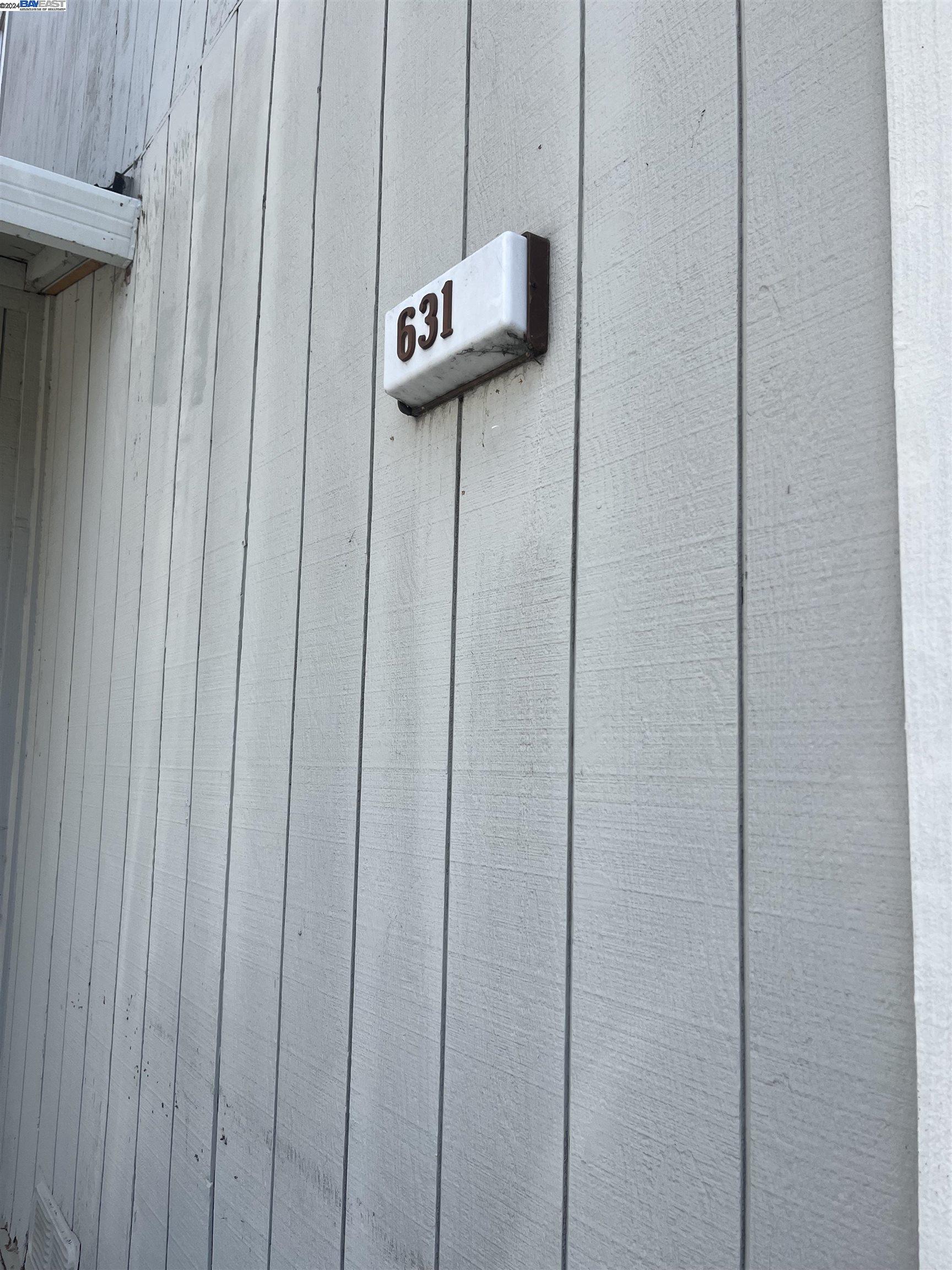 631 Foster Ct # 4