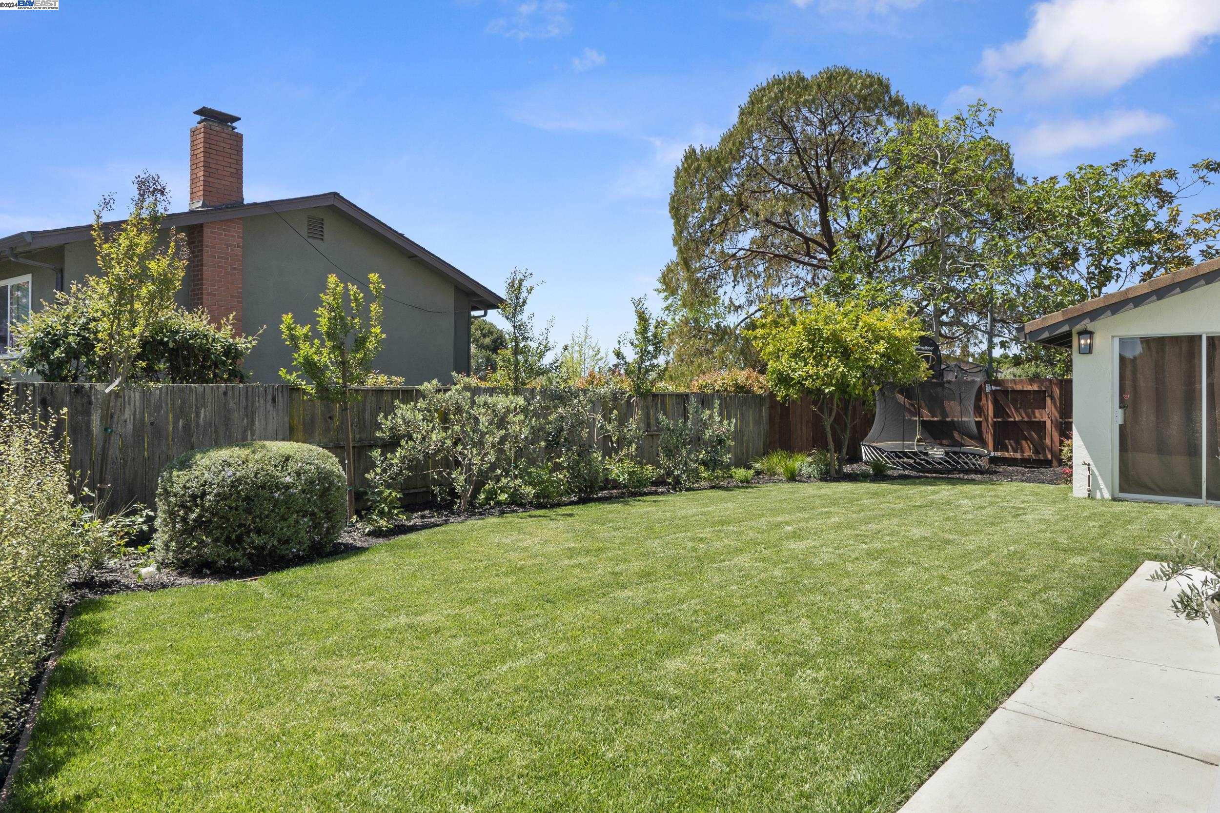 6111 Greenridge Rd