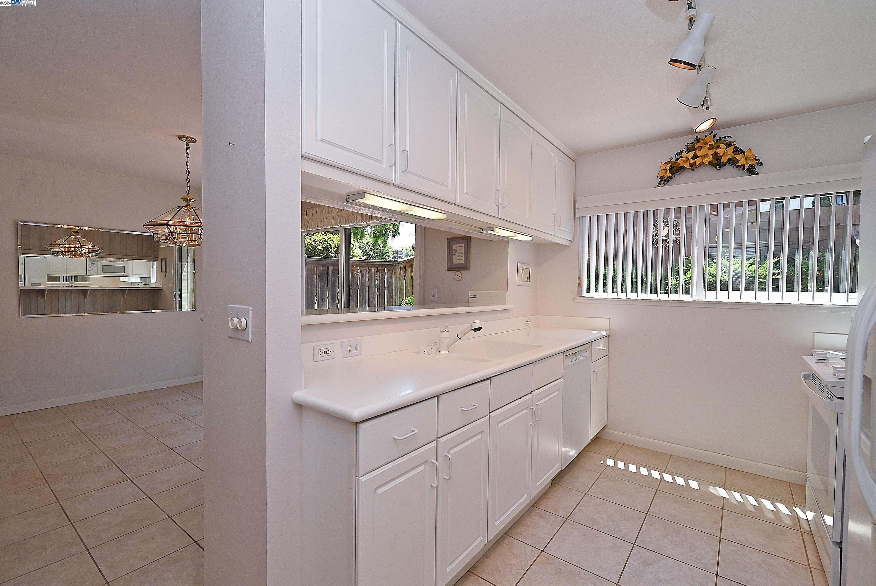 2248 Oak Creek Pl