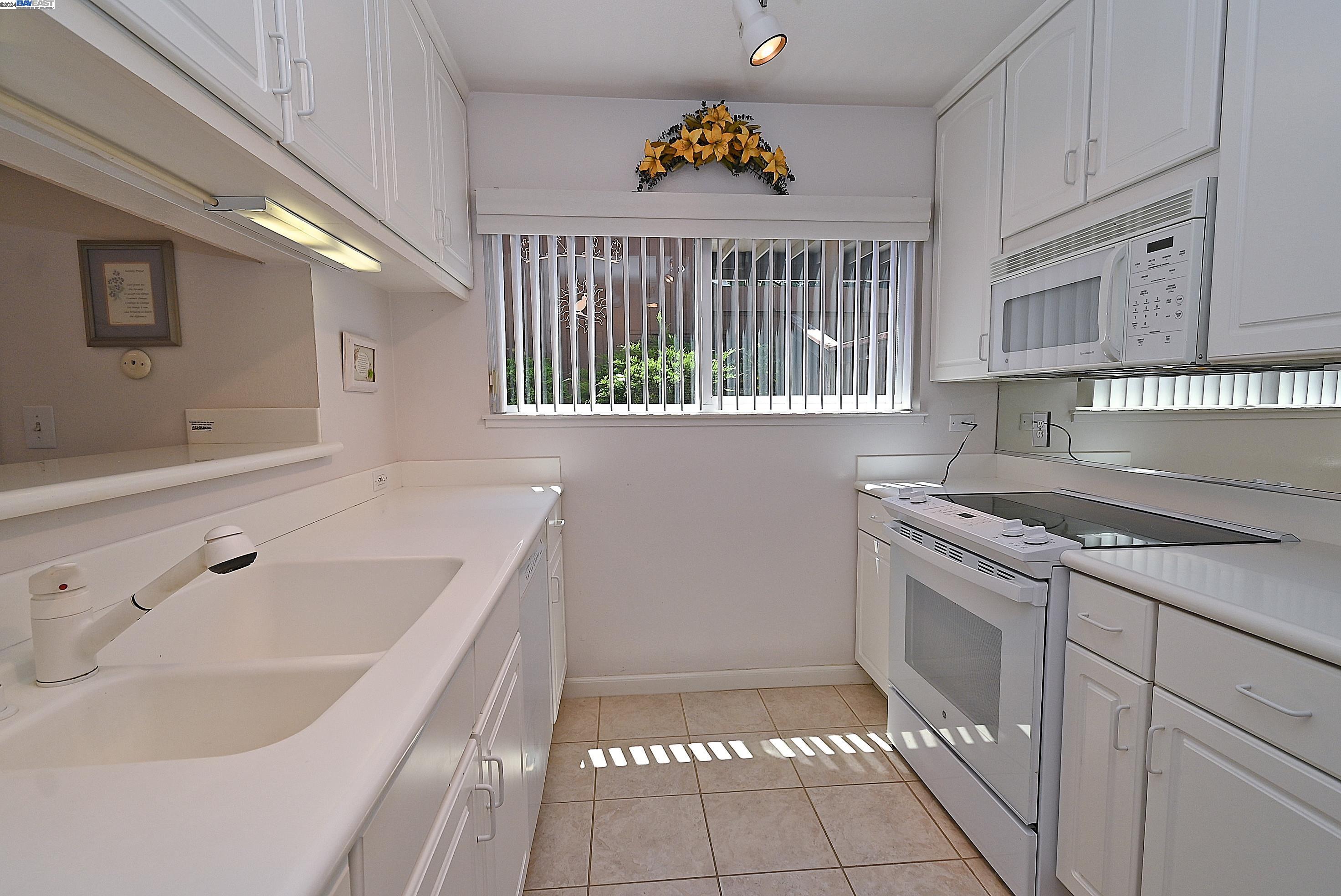 2248 Oak Creek Pl