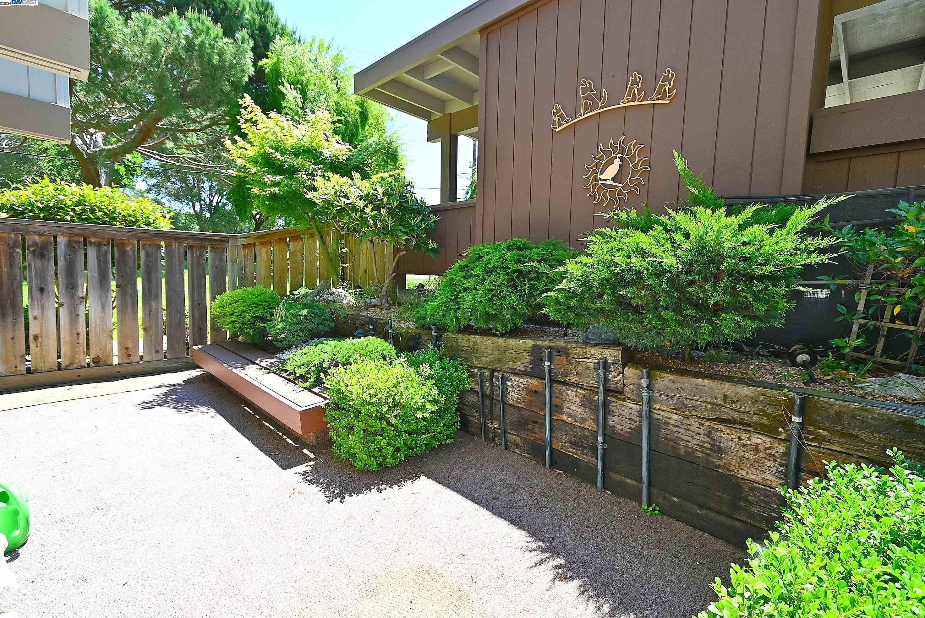 2248 Oak Creek Pl