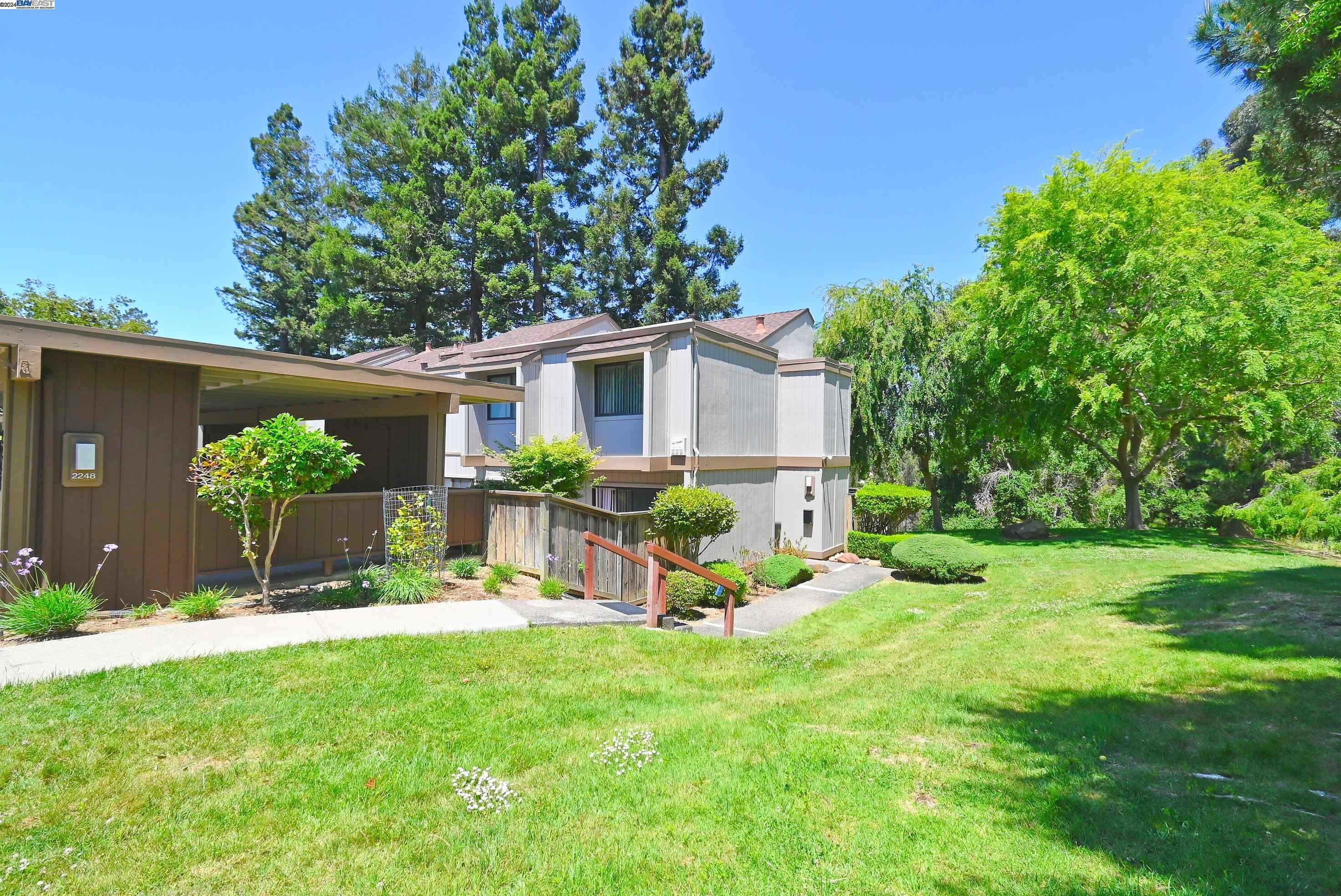 2248 Oak Creek Pl
