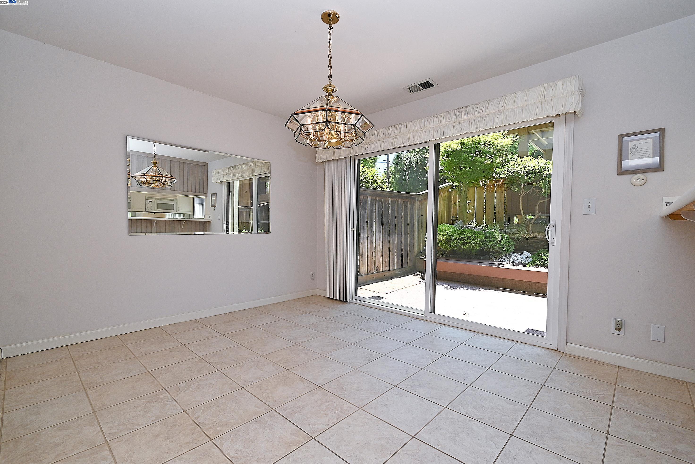 2248 Oak Creek Pl