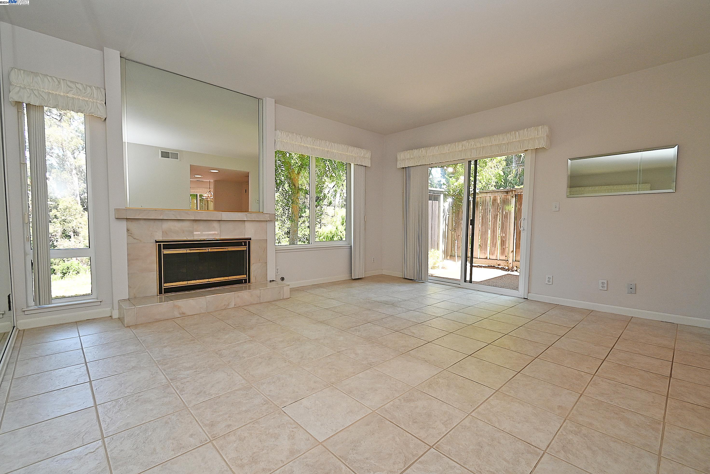 2248 Oak Creek Pl