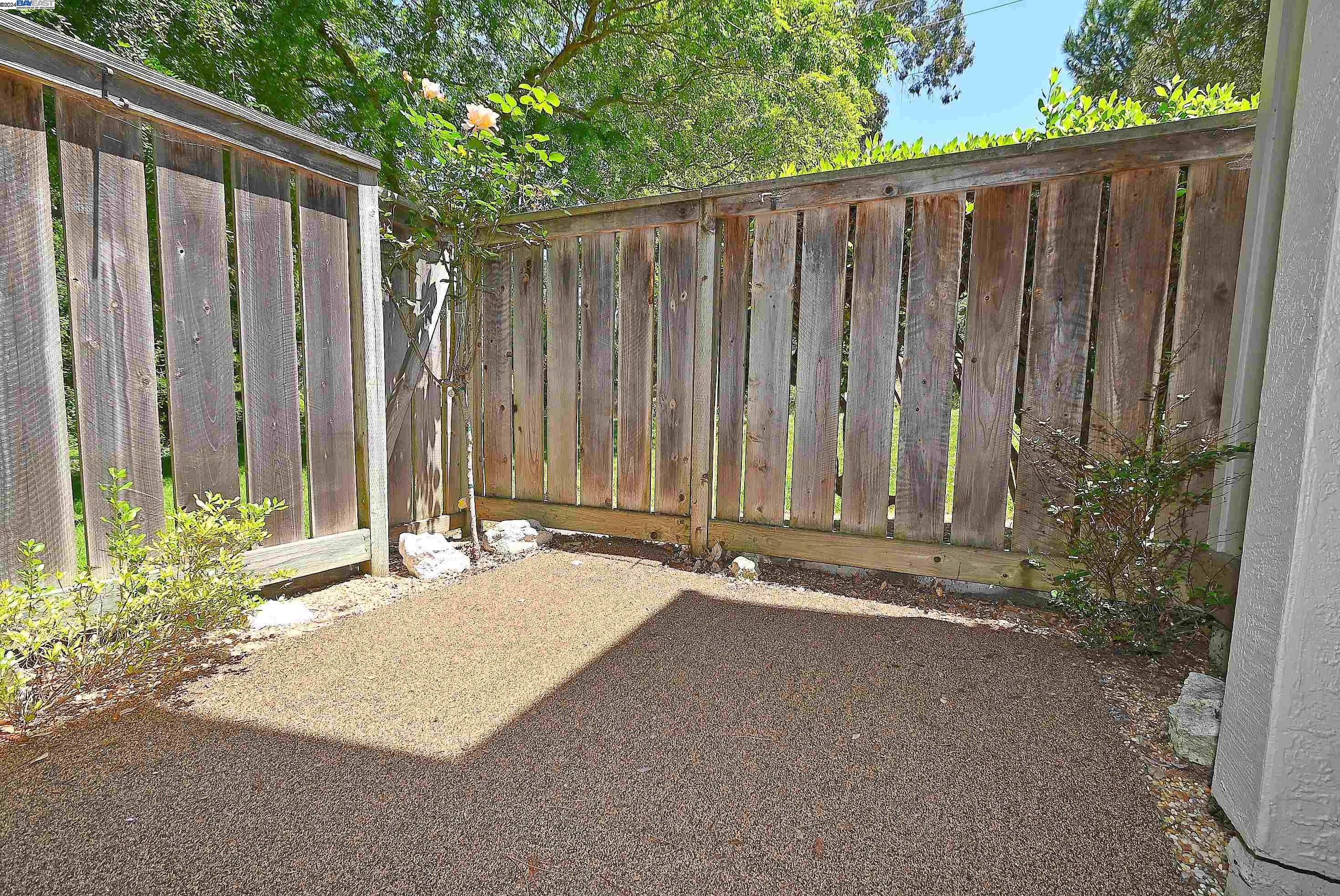 2248 Oak Creek Pl
