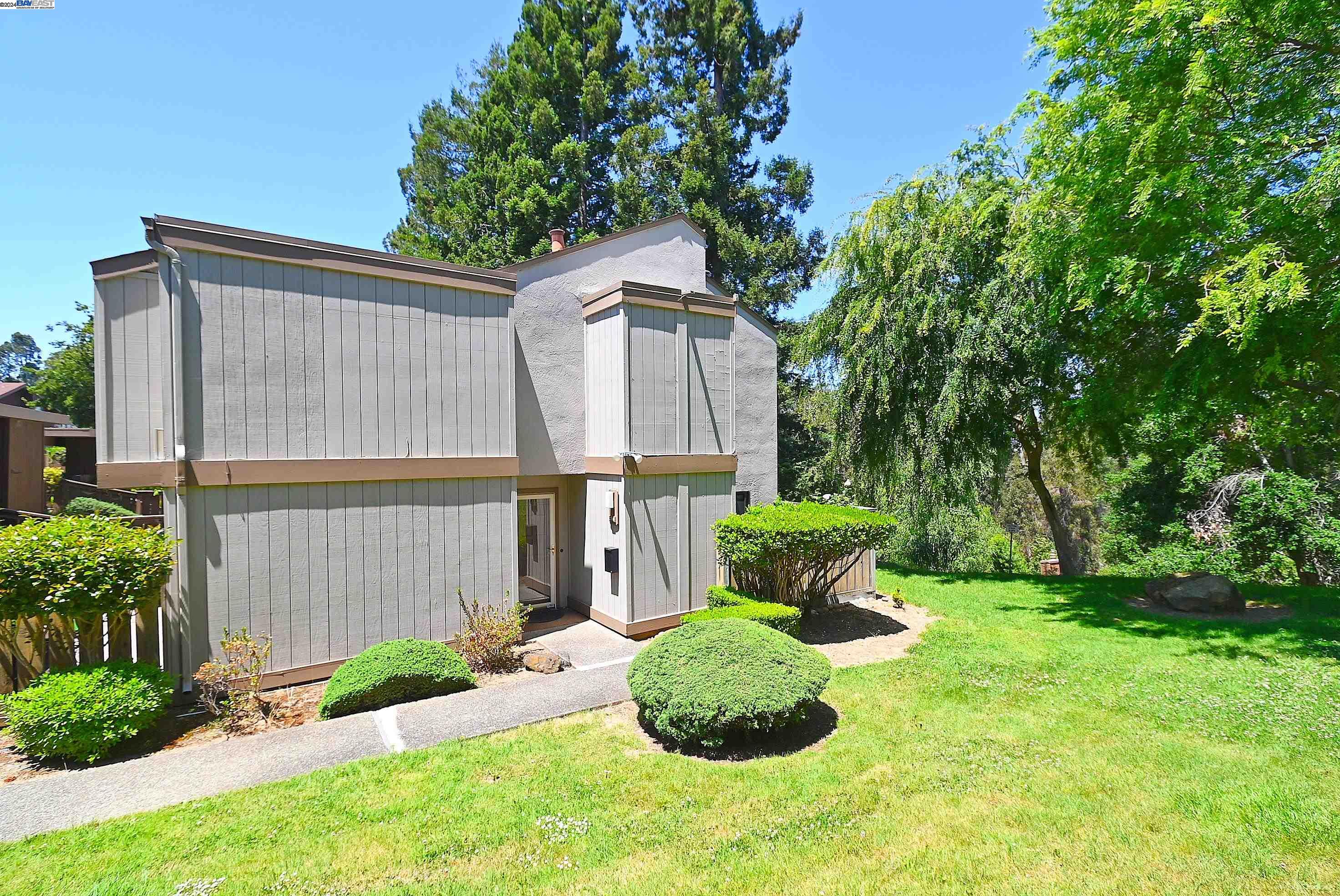 2248 Oak Creek Pl