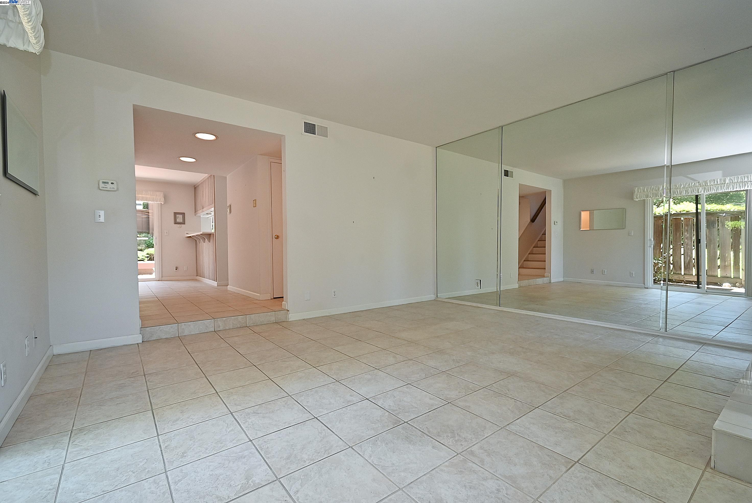2248 Oak Creek Pl