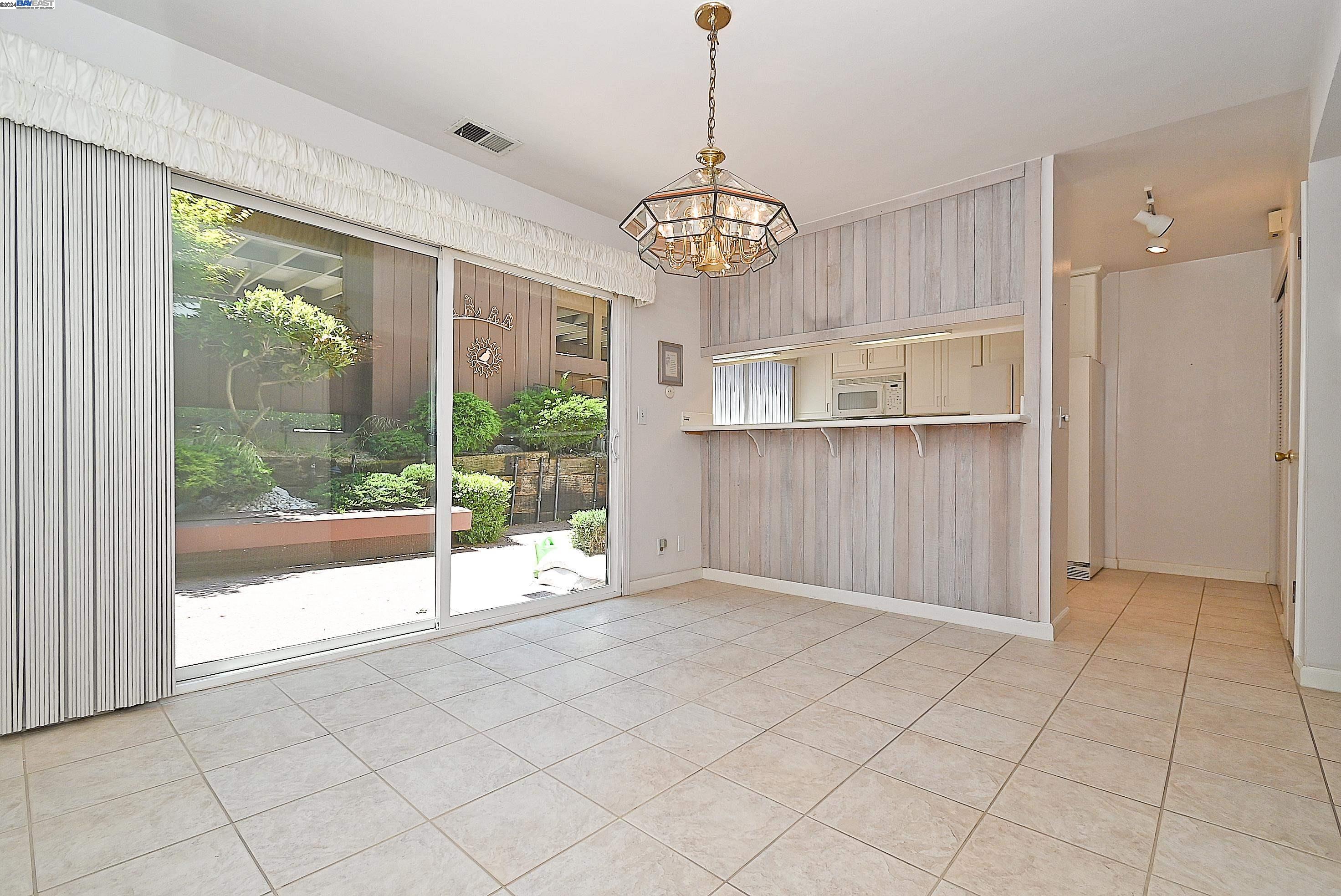 2248 Oak Creek Pl