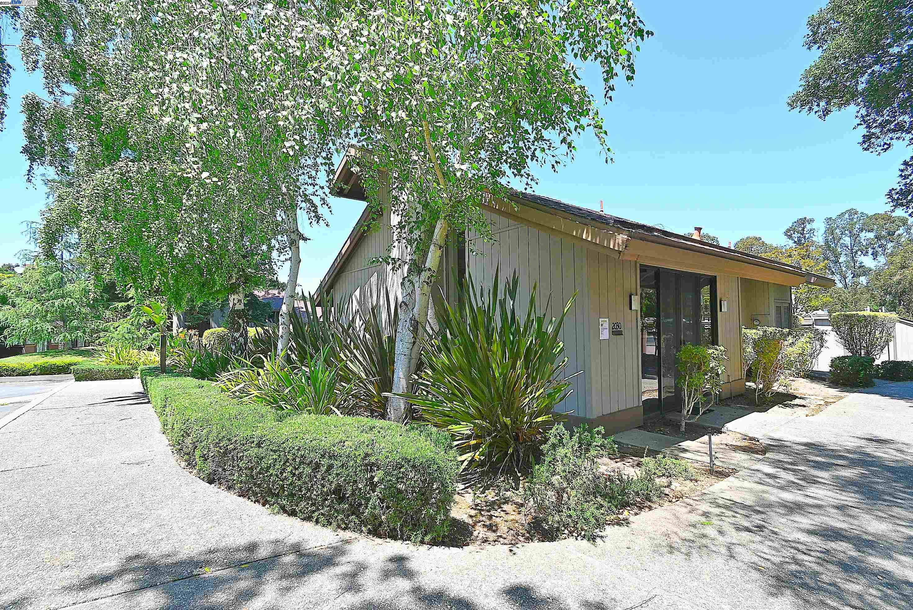 2248 Oak Creek Pl