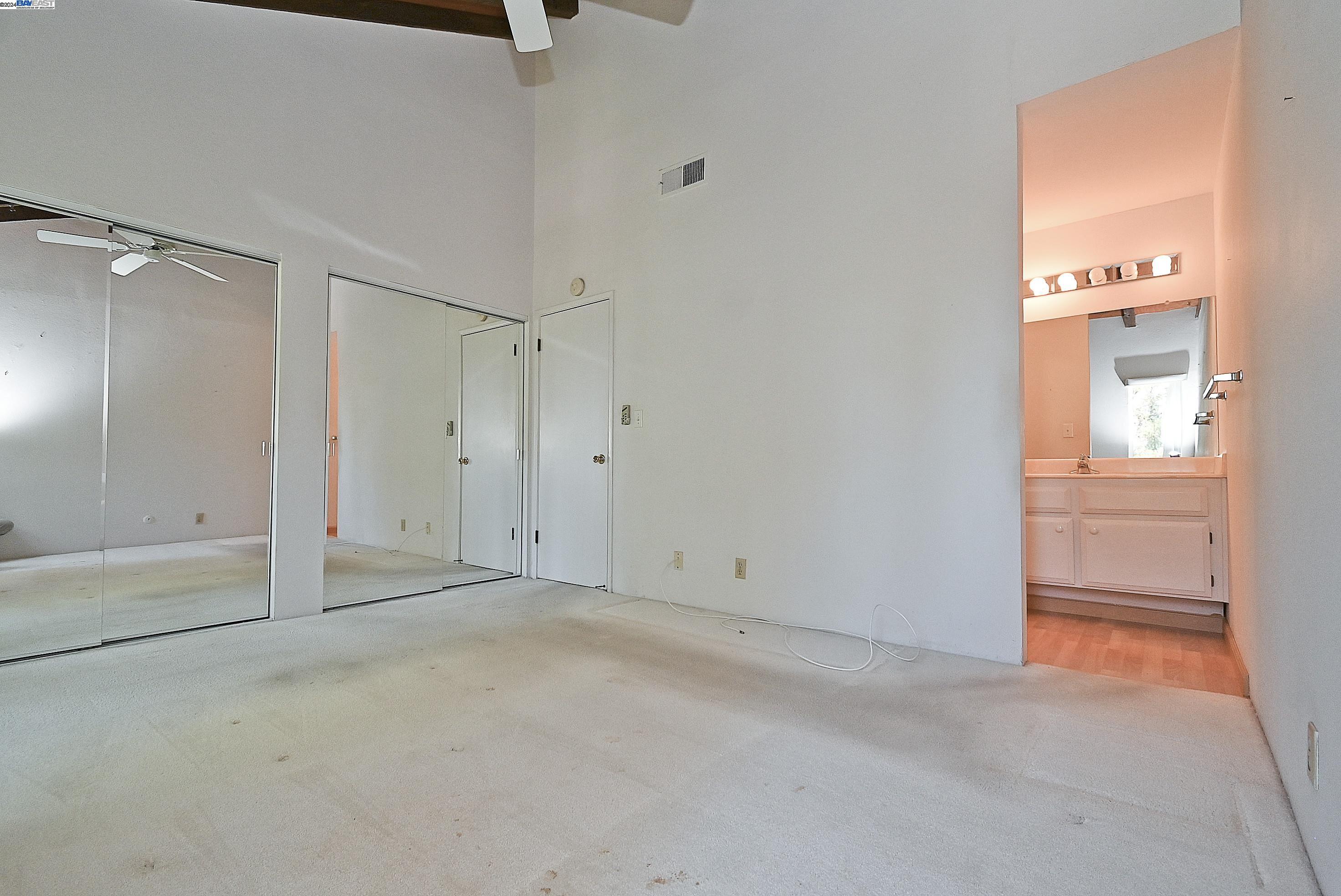 2248 Oak Creek Pl