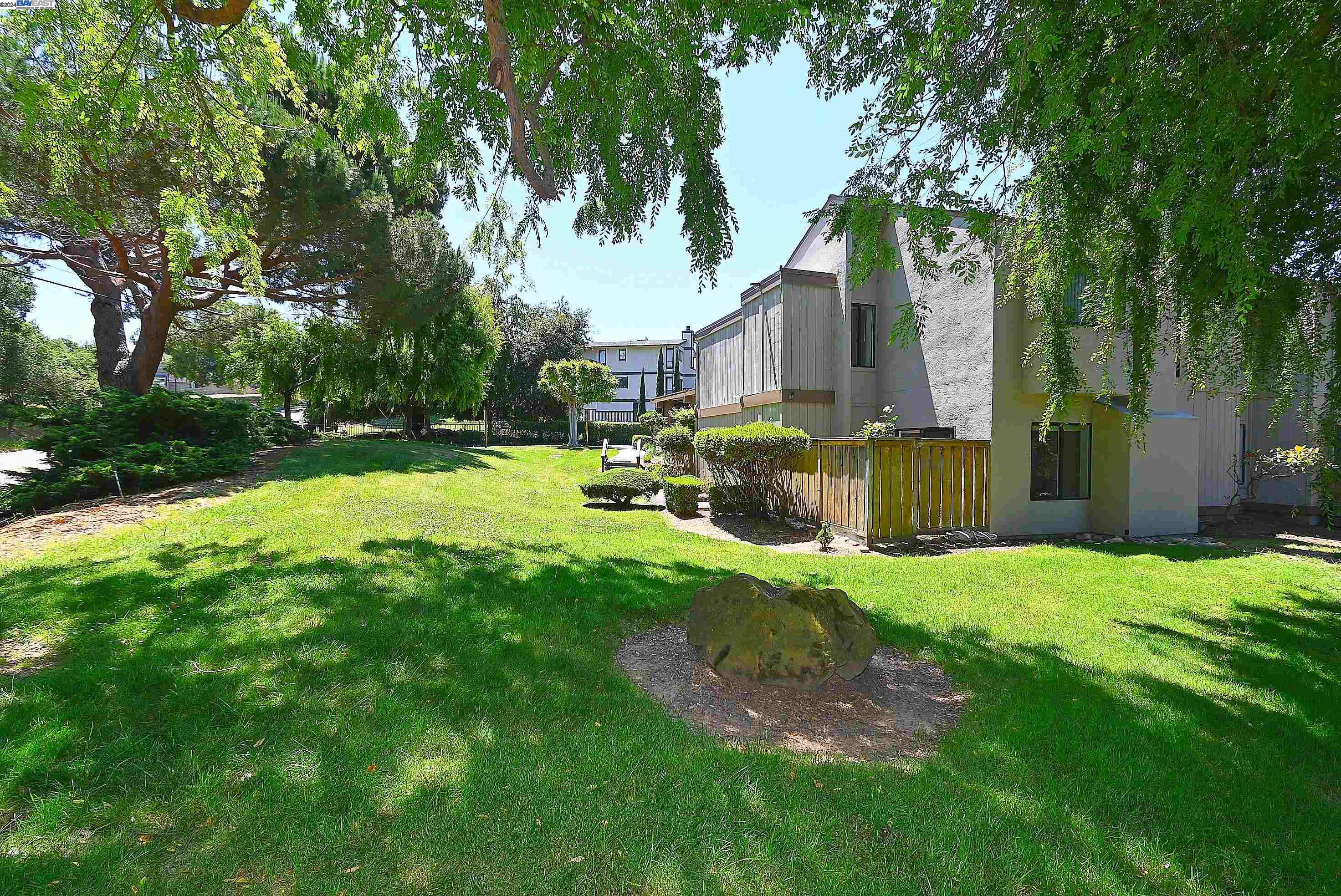 2248 Oak Creek Pl