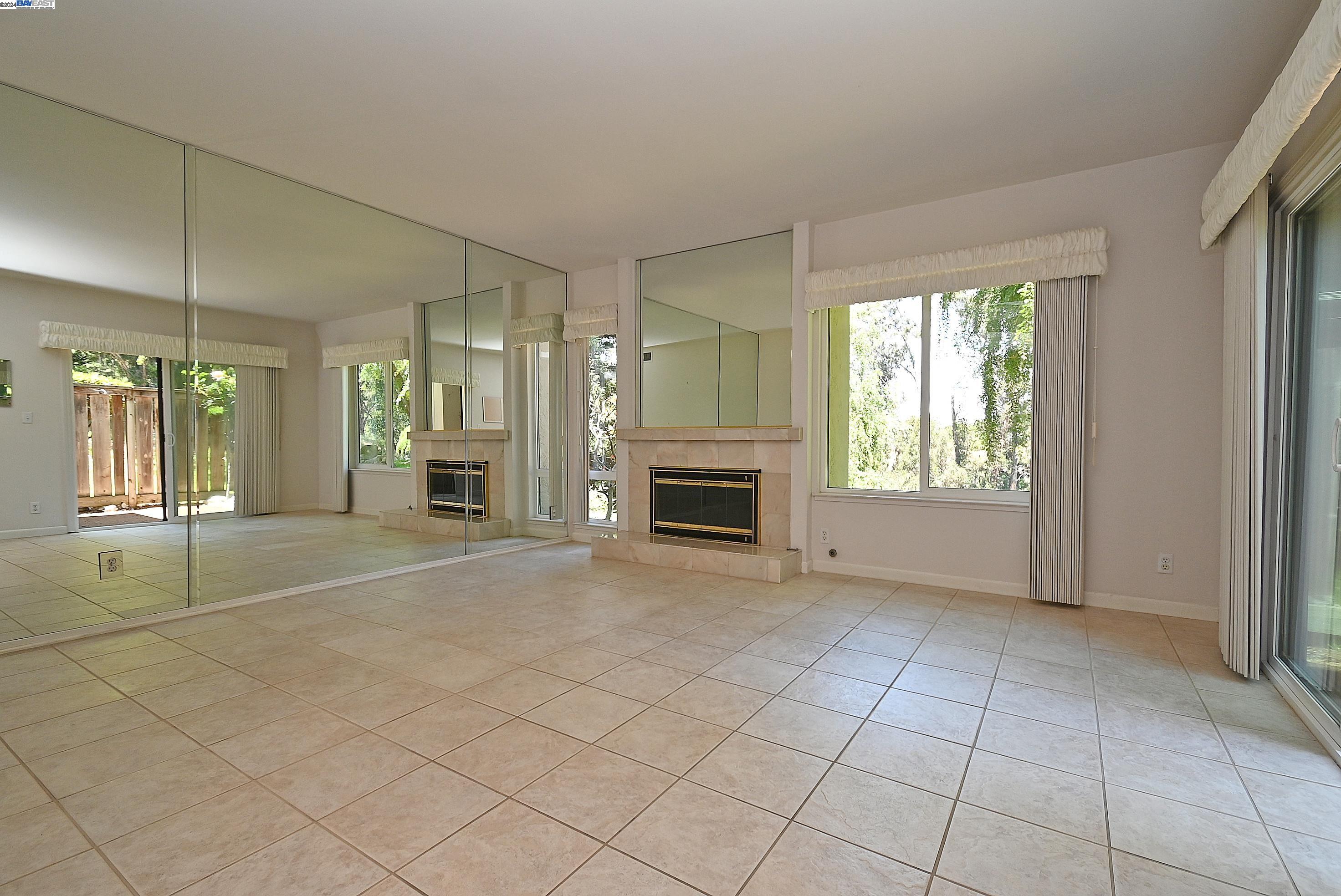 2248 Oak Creek Pl