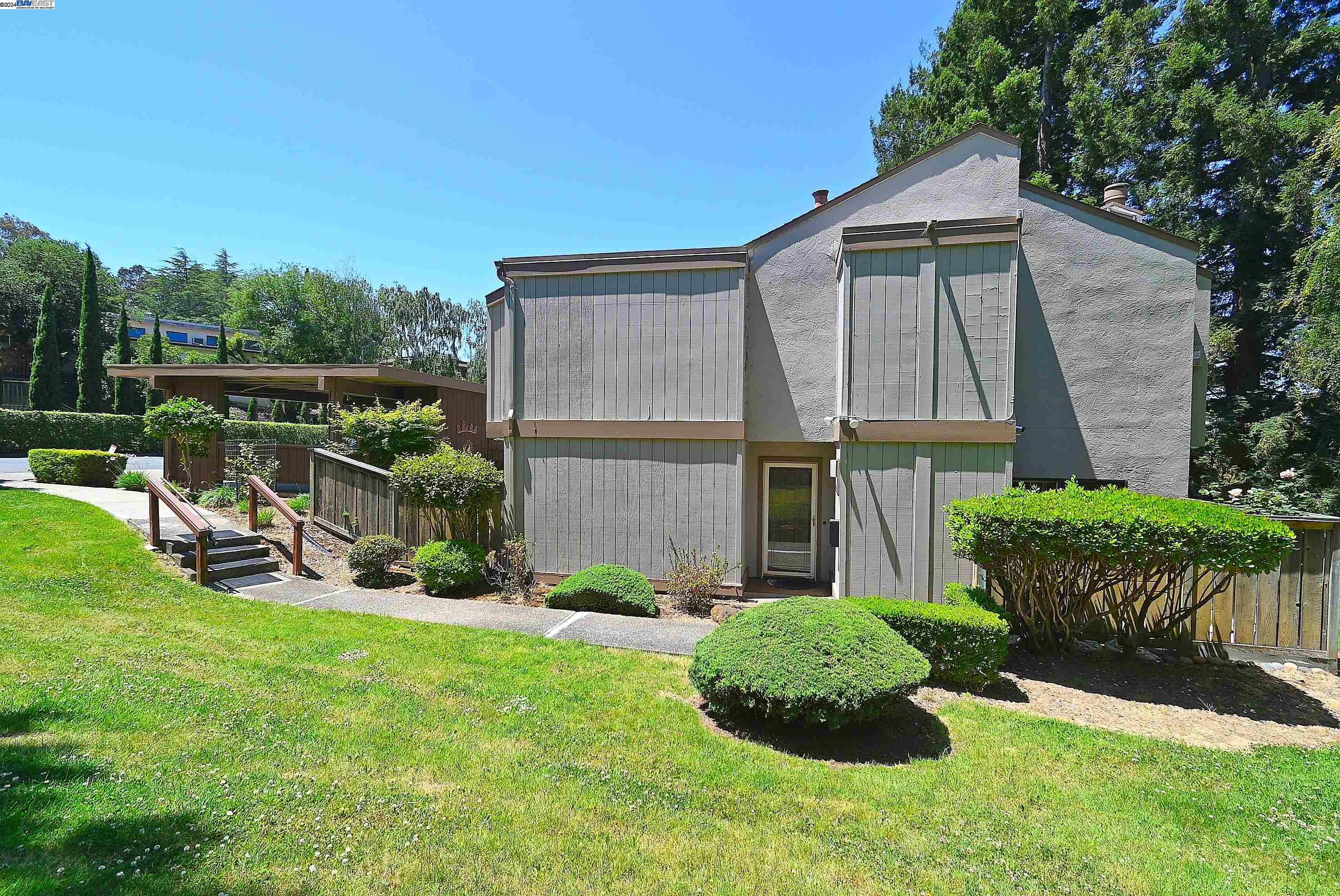 2248 Oak Creek Pl