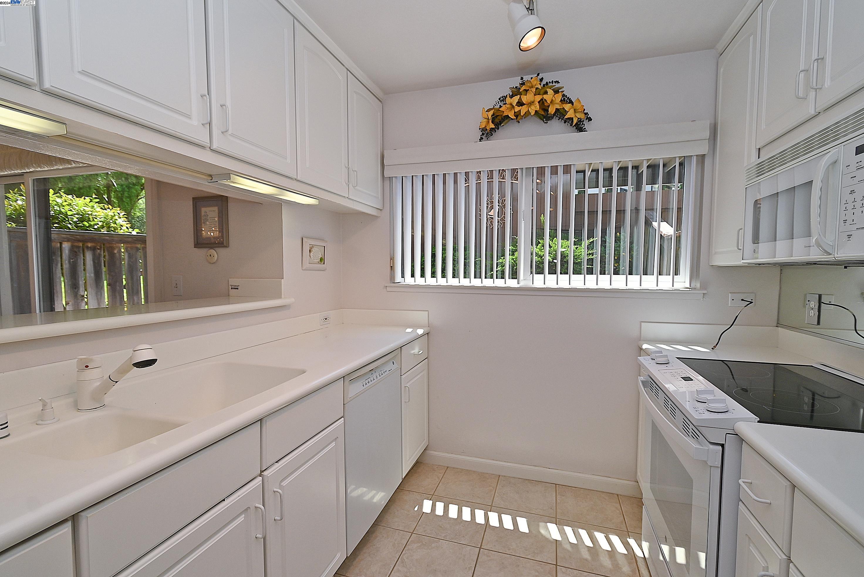 2248 Oak Creek Pl