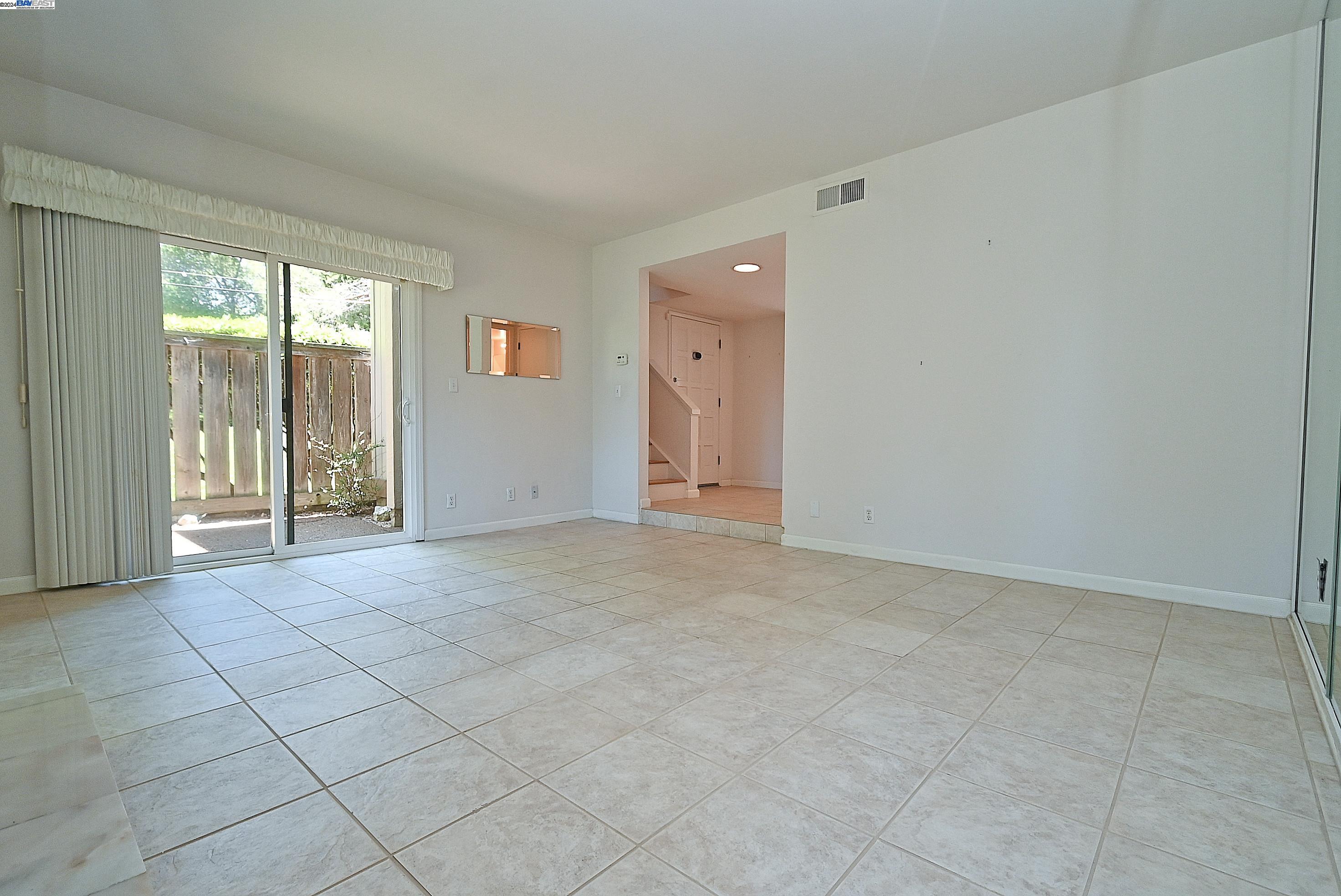 2248 Oak Creek Pl