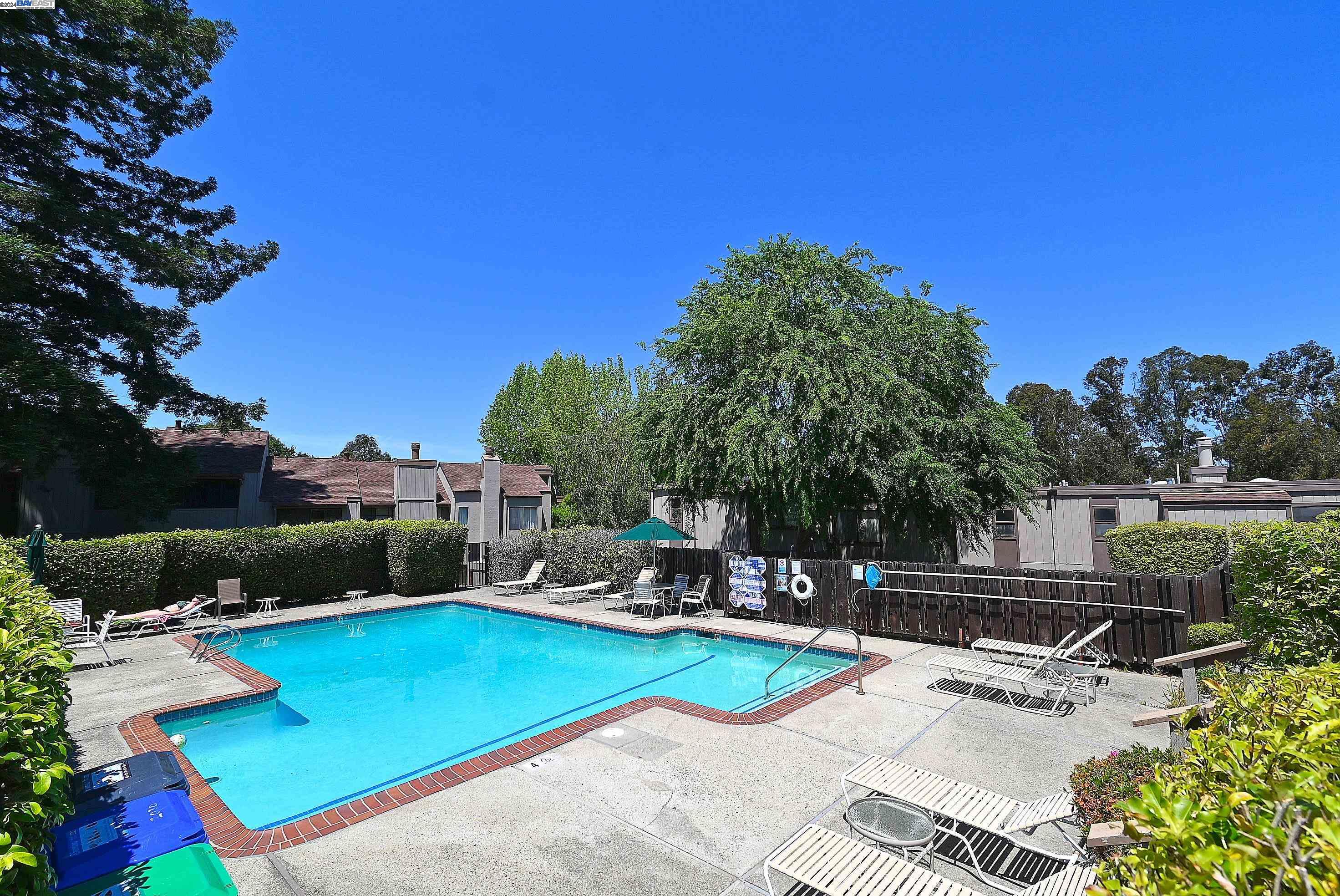 2248 Oak Creek Pl