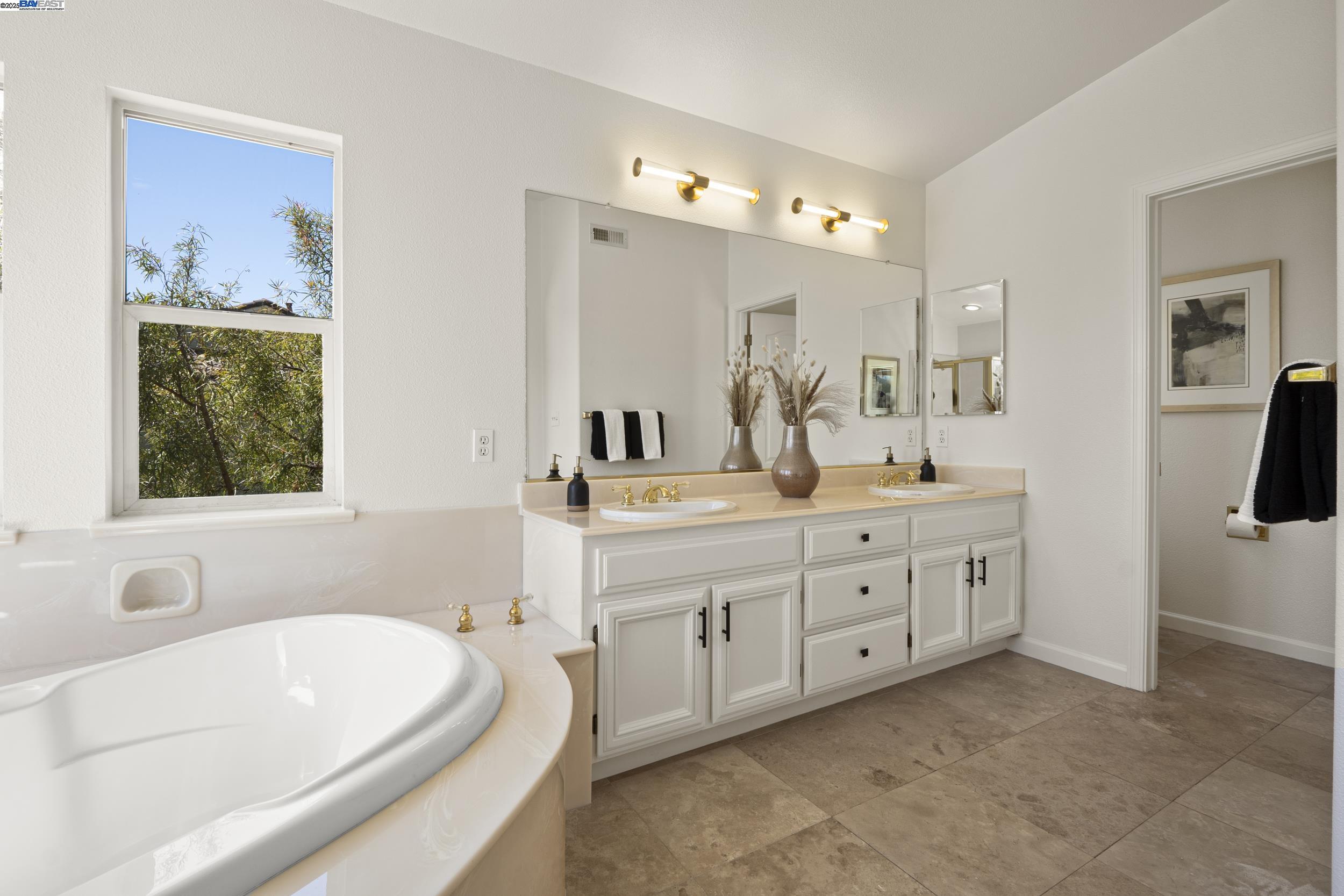 22180 W Lyndon Loop