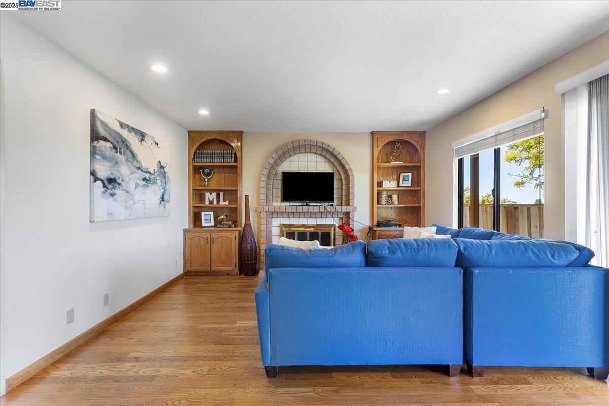6444 Boone Dr