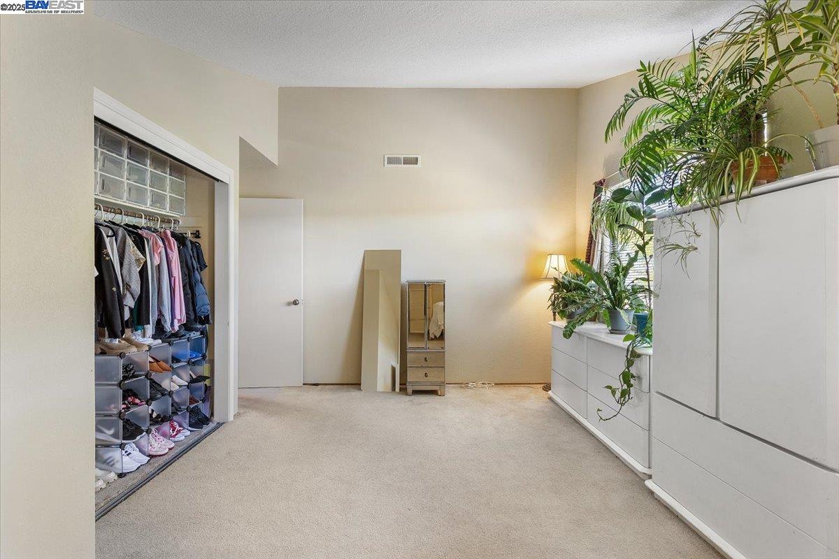 6444 Boone Dr