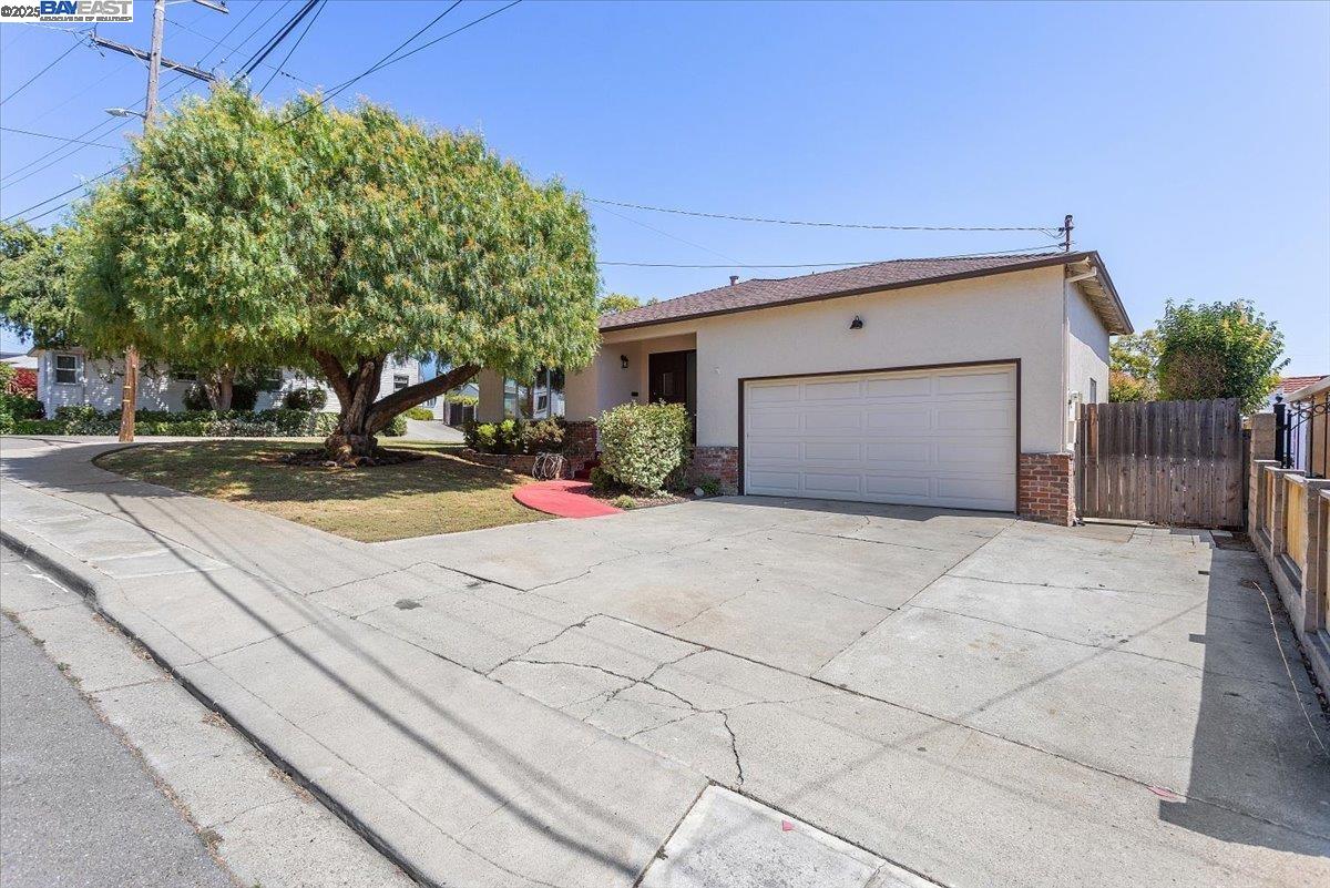 19306 Vaughn Ave