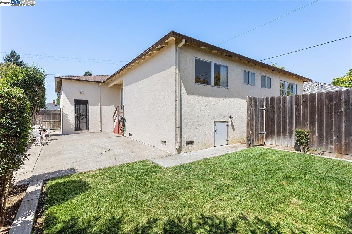19306 Vaughn Ave