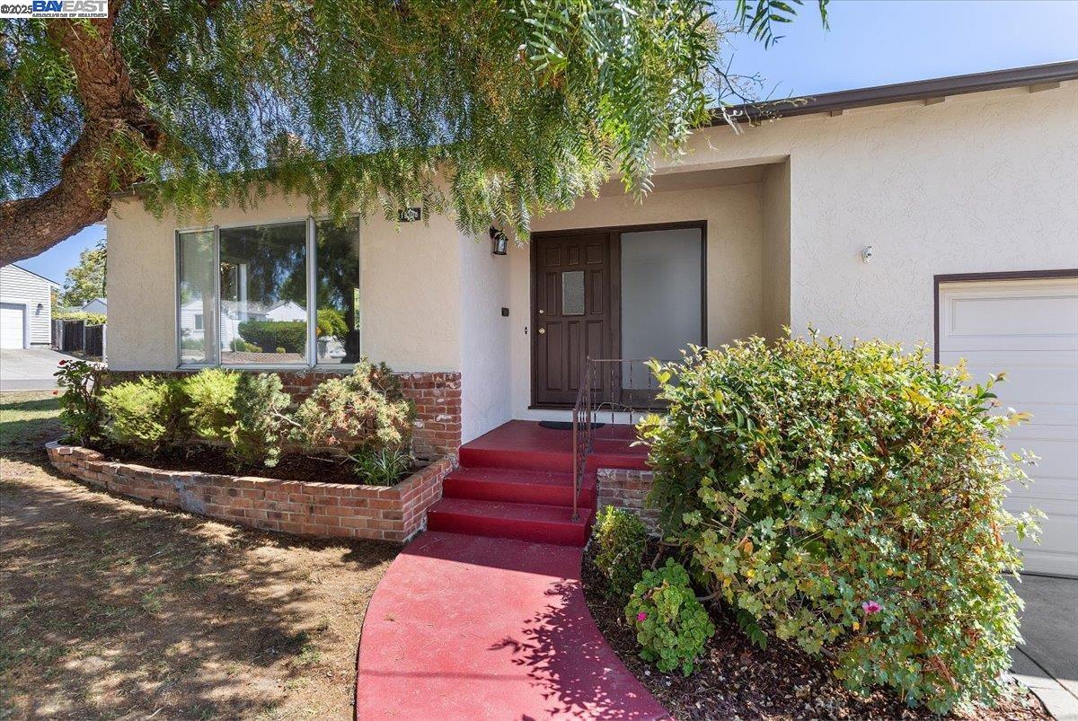19306 Vaughn Ave