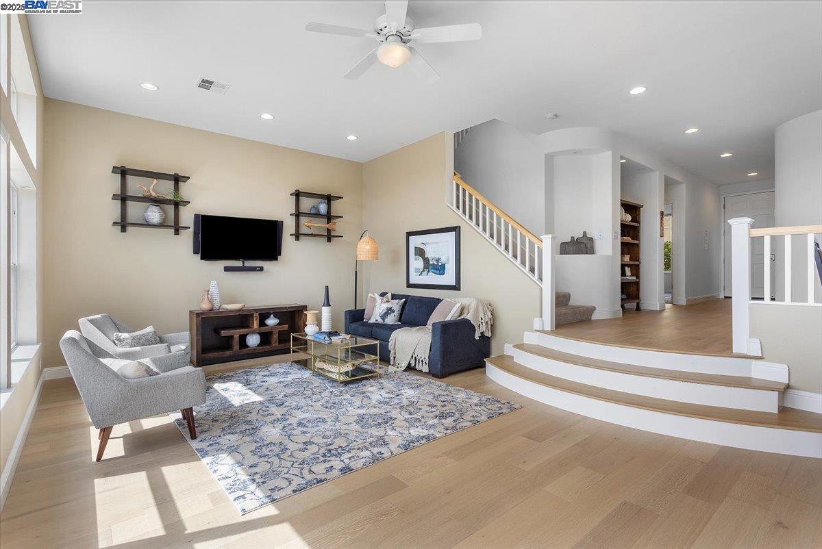 22284 E Lyndon Loop