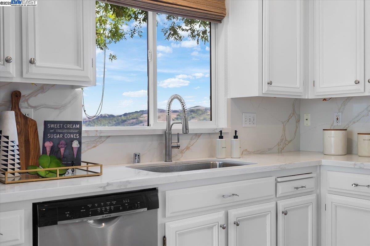 22284 E Lyndon Loop