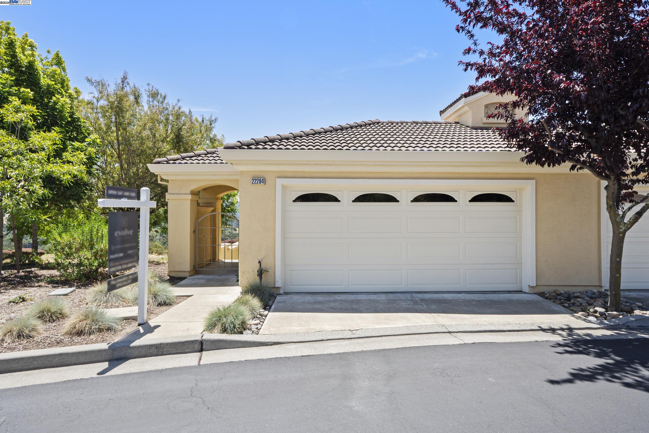 22284 E Lyndon Loop