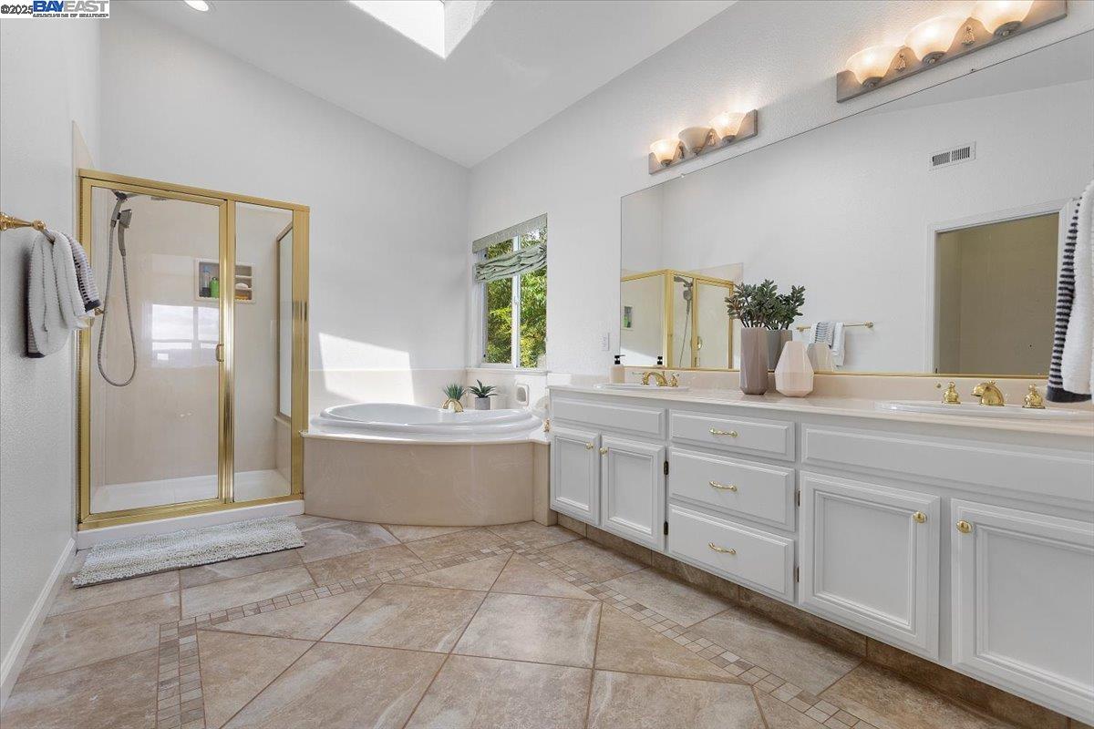 22284 E Lyndon Loop