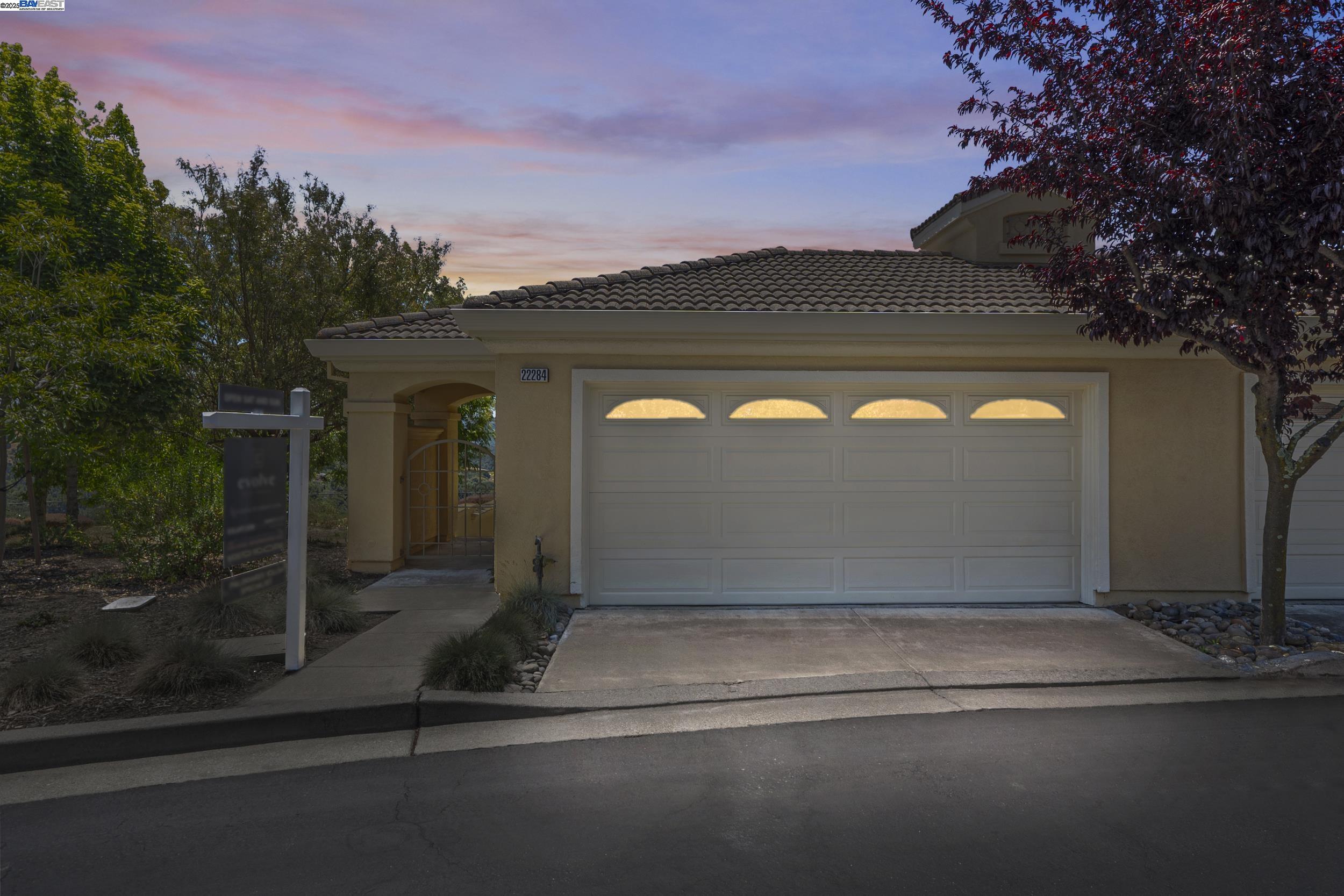 22284 E Lyndon Loop