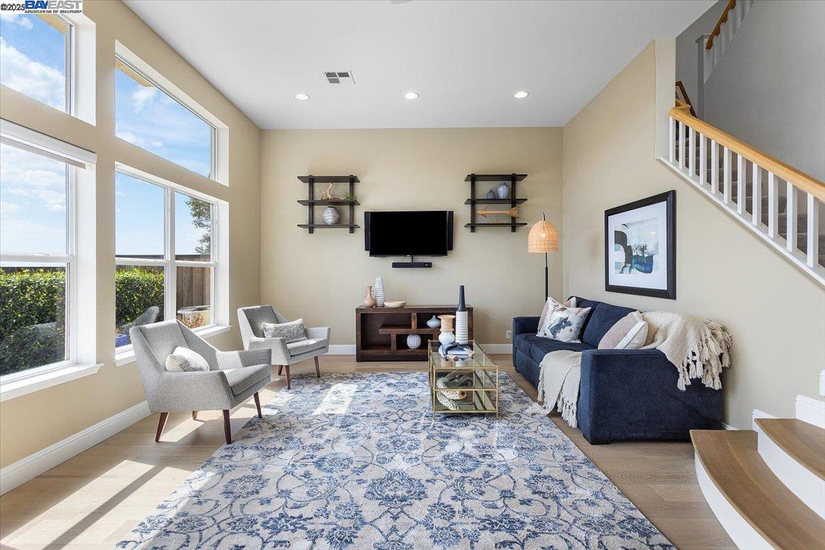 22284 E Lyndon Loop