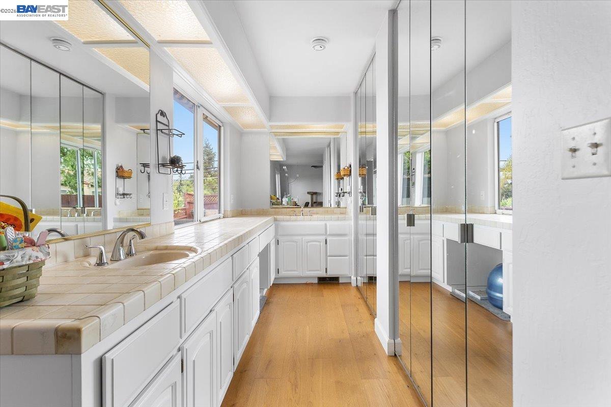 24805 Canyon View Ct