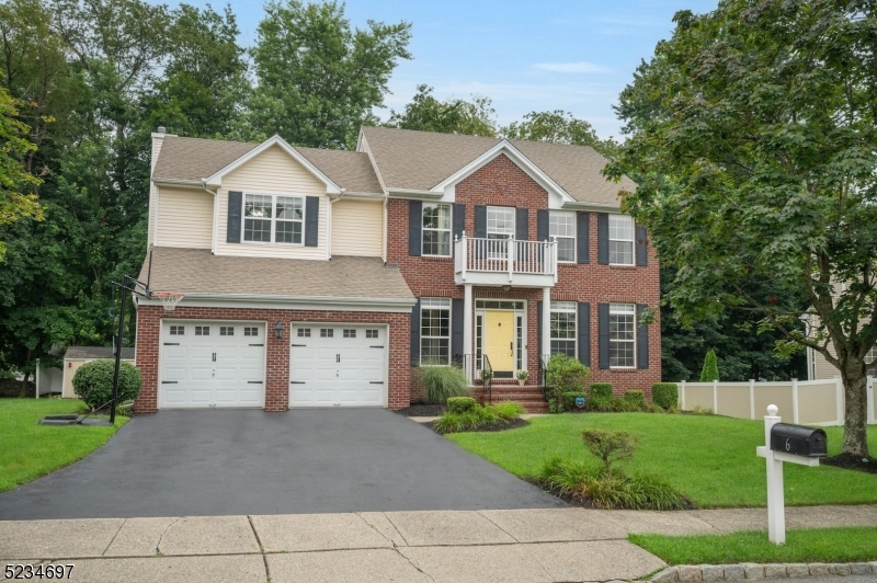 6 Country Meadows Ln