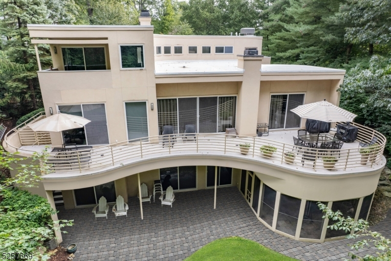 8 Roberts Dr