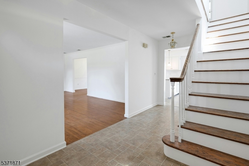 109 Knoll Rd